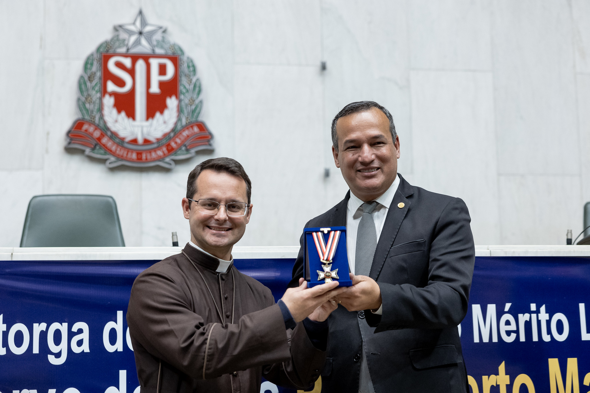 Sesso Solene em homenagem a Gilberto Defina<a style='float:right;color:#ccc' href='https://www3.al.sp.gov.br/repositorio/noticia/N-08-2024/fg333223.jpg' target=_blank><i class='bi bi-zoom-in'></i> Clique para ver a imagem </a>