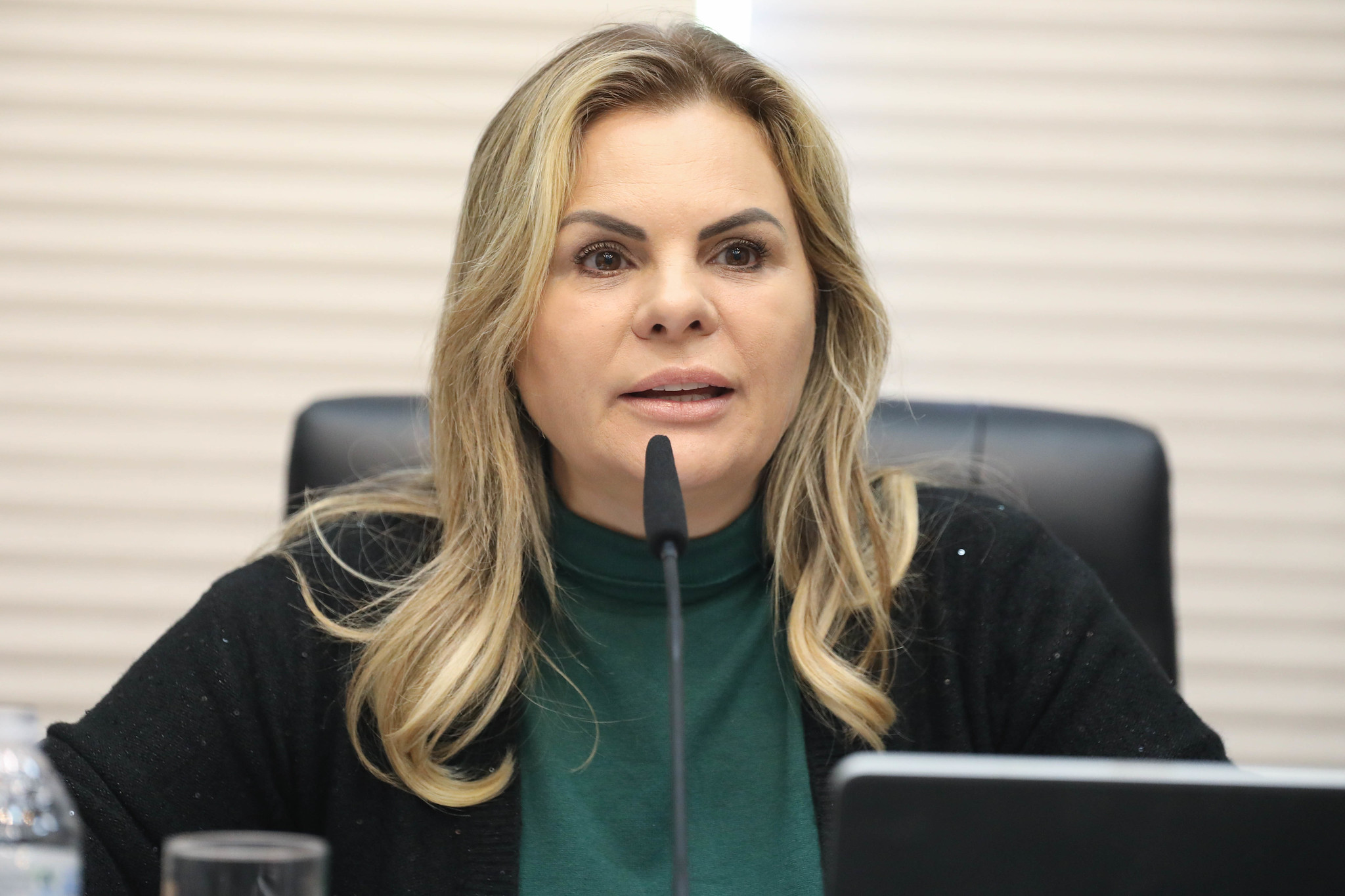 Presidente da CPI, deputada Carla Morando<a style='float:right;color:#ccc' href='https://www3.al.sp.gov.br/repositorio/noticia/N-08-2024/fg333337.jpg' target=_blank><i class='bi bi-zoom-in'></i> Clique para ver a imagem </a>