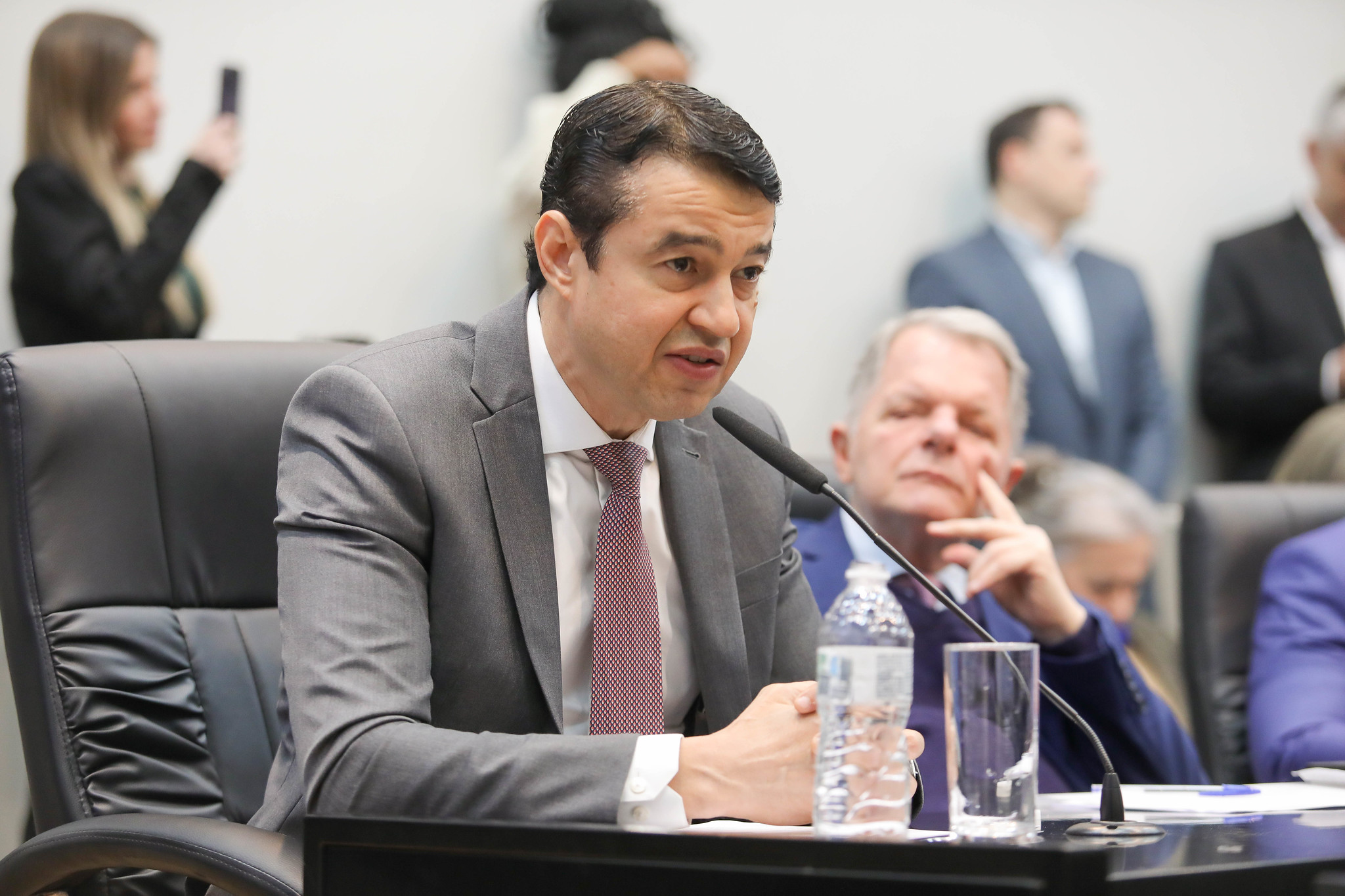 Dep. Carlos Cezar foi o relator da PEC<a style='float:right;color:#ccc' href='https://www3.al.sp.gov.br/repositorio/noticia/N-08-2024/fg333405.jpg' target=_blank><i class='bi bi-zoom-in'></i> Clique para ver a imagem </a>