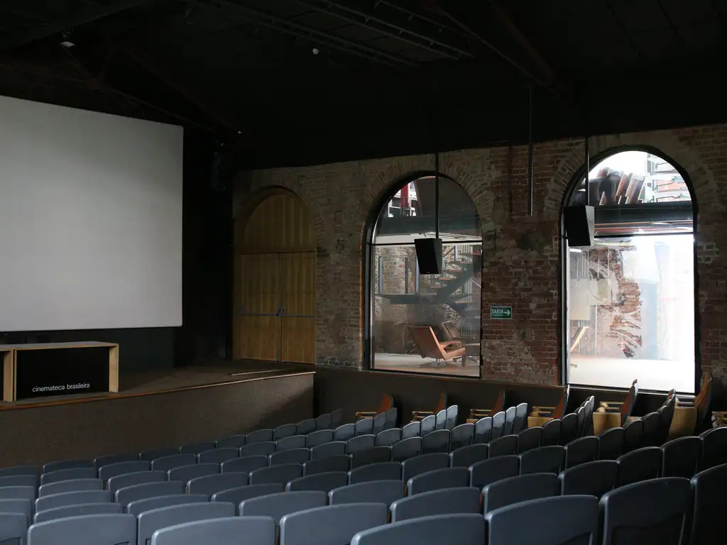 Sala de cinema da Cinemateca<a style='float:right;color:#ccc' href='https://www3.al.sp.gov.br/repositorio/noticia/N-08-2025/fg350563.jpg' target=_blank><i class='bi bi-zoom-in'></i> Clique para ver a imagem </a>