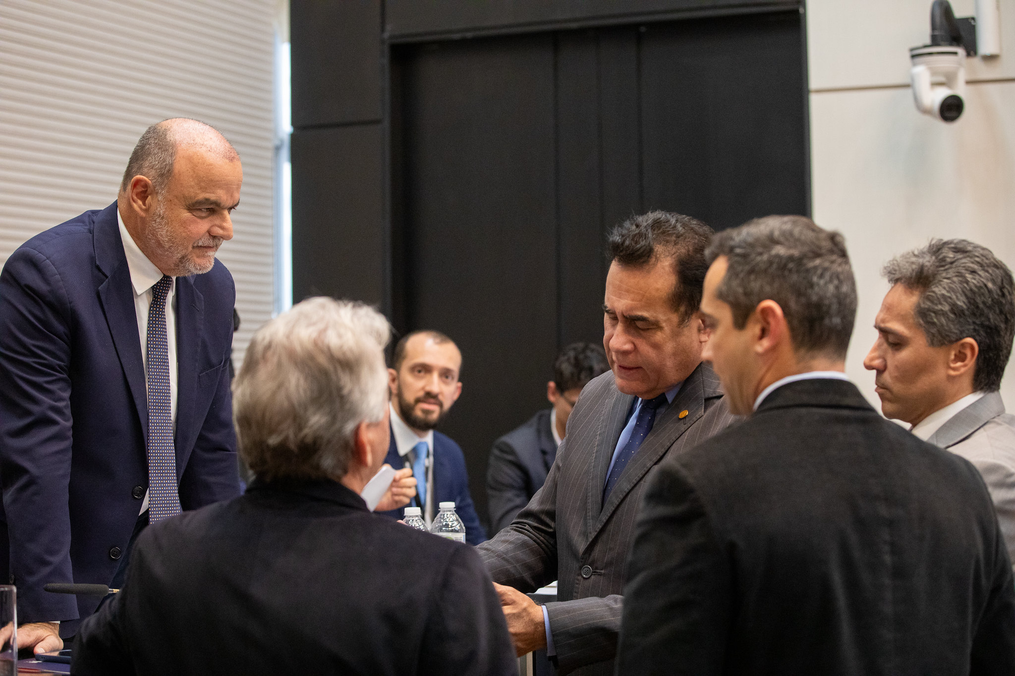 Deputados de oposio negociam <a style='float:right;color:#ccc' href='https://www3.al.sp.gov.br/repositorio/noticia/N-08-2025/fg351187.jpg' target=_blank><i class='bi bi-zoom-in'></i> Clique para ver a imagem </a>