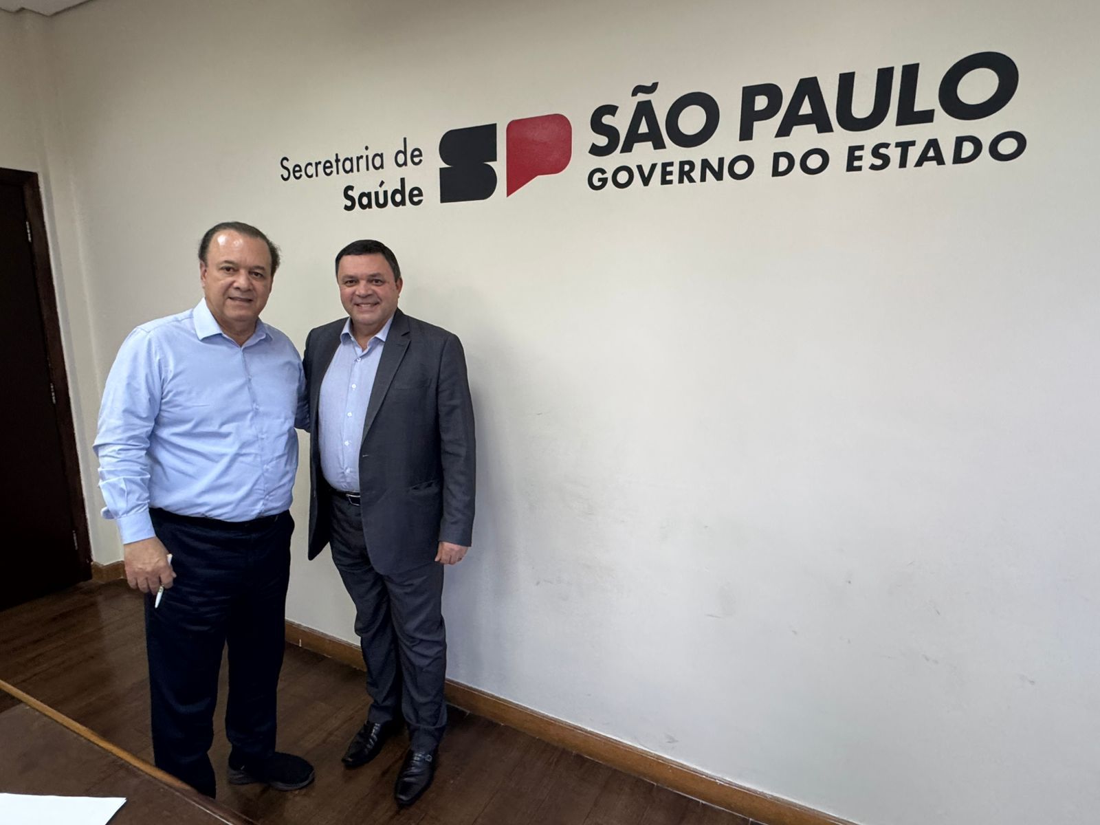 Deputado se rene com secretrio<a style='float:right;color:#ccc' href='https://www3.al.sp.gov.br/repositorio/noticia/N-08-2025/fg351241.jpeg' target=_blank><i class='bi bi-zoom-in'></i> Clique para ver a imagem </a>