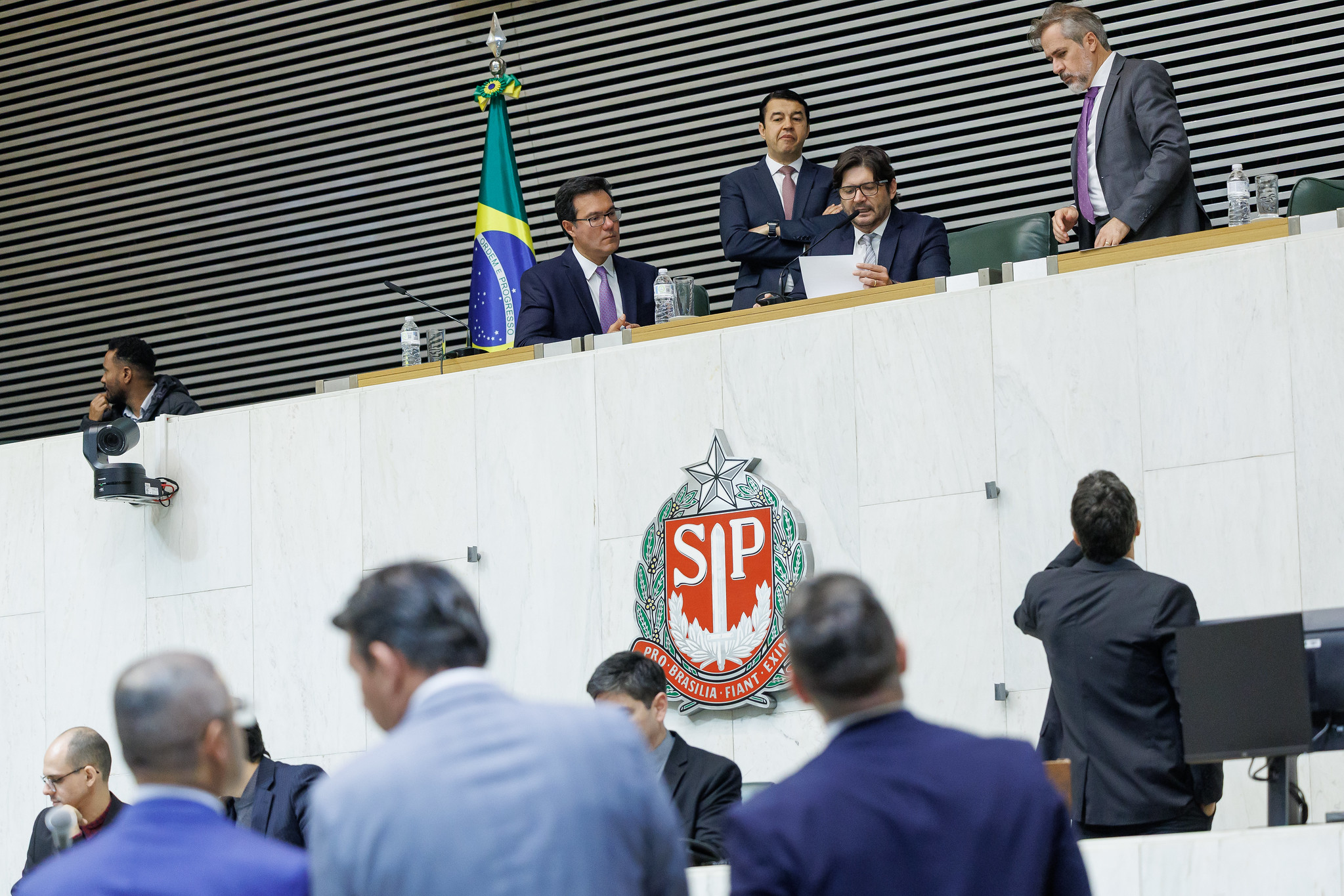 Parlamentares participam de Sessão Extraordinária<a style='float:right;color:#ccc' href='https://www3.al.sp.gov.br/repositorio/noticia/N-08-2025/fg351461.jpg' target=_blank><i class='bi bi-zoom-in'></i> Clique para ver a imagem </a>