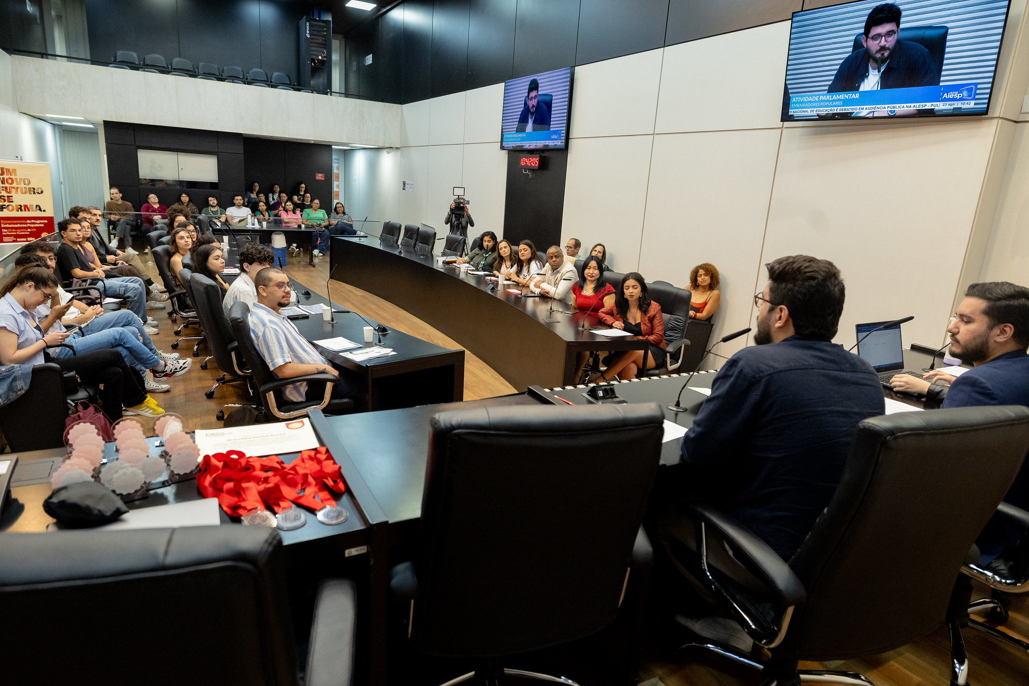 Embaixadores populares apresentam projetos<a style='float:right;color:#ccc' href='https://www3.al.sp.gov.br/repositorio/noticia/N-08-2025/fg351468.jpg' target=_blank><i class='bi bi-zoom-in'></i> Clique para ver a imagem </a>