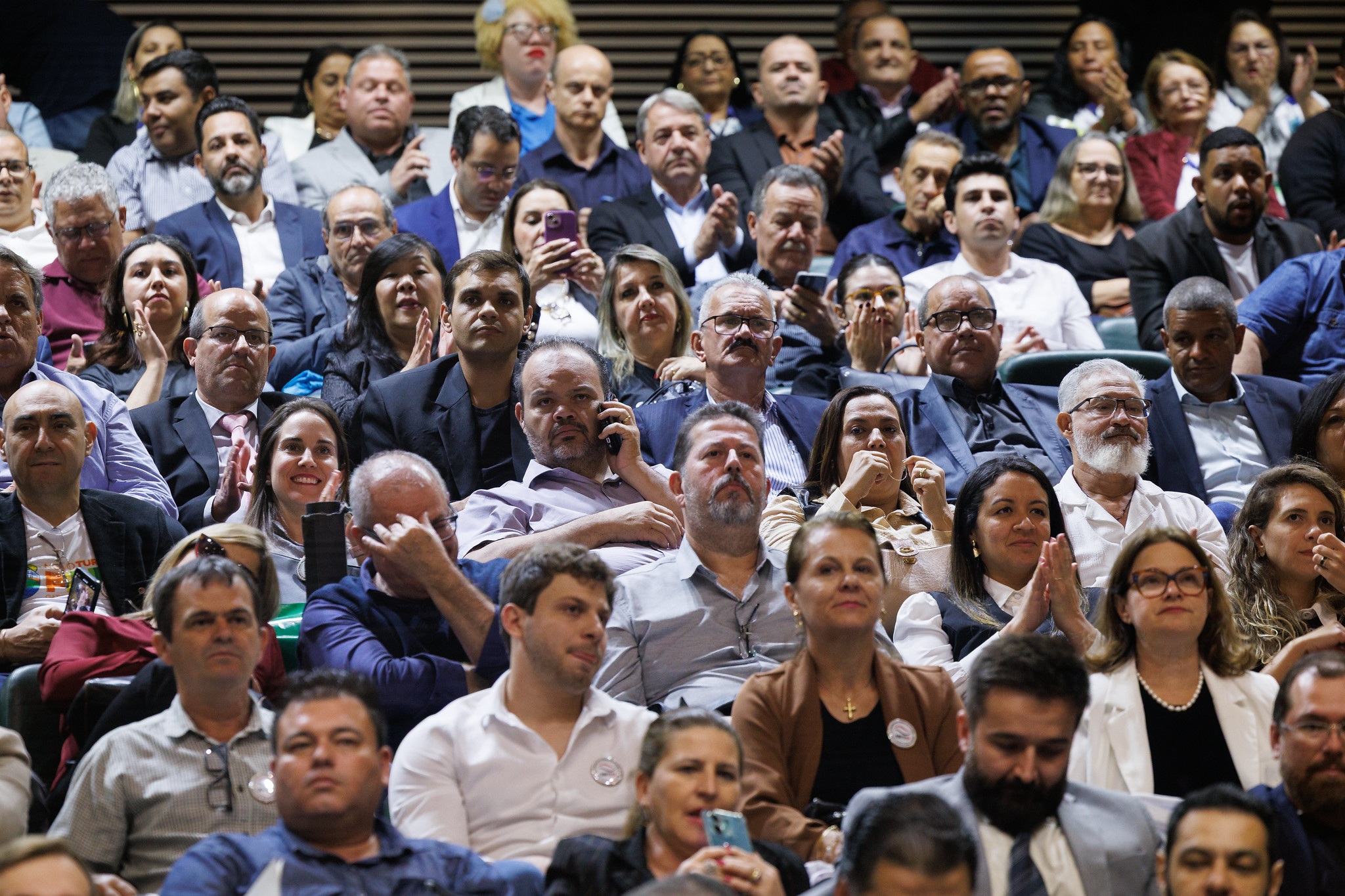 Plenrio ficou lotado com representantes <a style='float:right;color:#ccc' href='https://www3.al.sp.gov.br/repositorio/noticia/N-08-2025/fg351626.jpg' target=_blank><i class='bi bi-zoom-in'></i> Clique para ver a imagem </a>