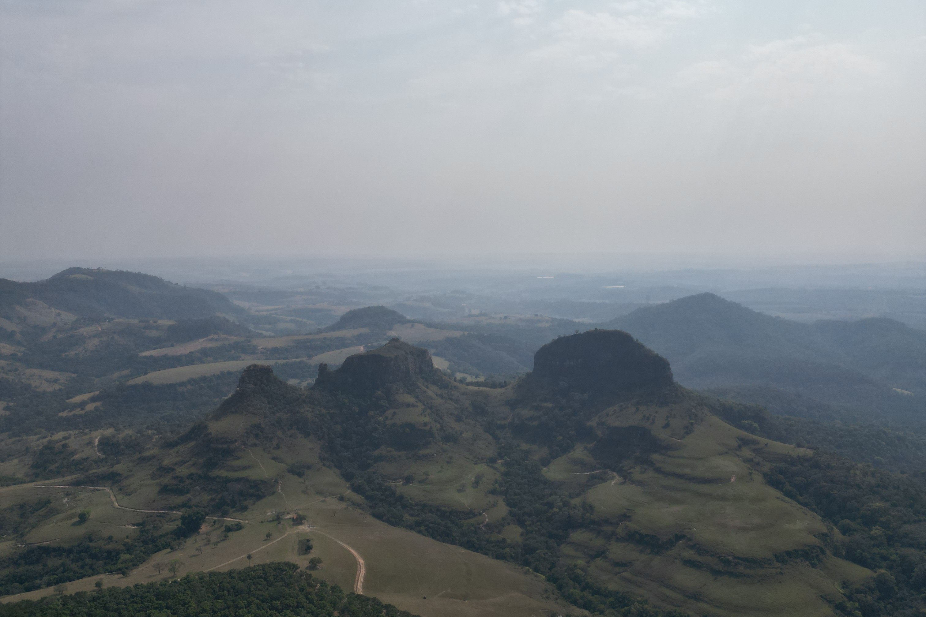 Vista da Cuesta de Botucatu por Bofete<a style='float:right;color:#ccc' href='https://www3.al.sp.gov.br/repositorio/noticia/N-08-2026/fg367279.jpg' target=_blank><i class='bi bi-zoom-in'></i> Clique para ver a imagem </a>