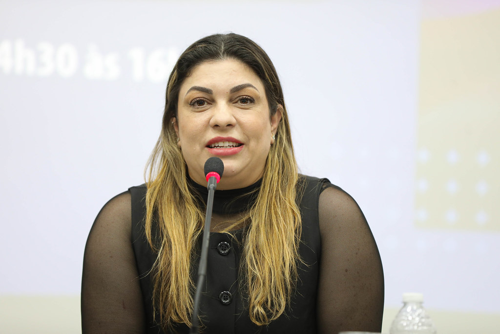 Jaqueline de Andrade palestrou sobre o tema<a style='float:right;color:#ccc' href='https://www3.al.sp.gov.br/repositorio/noticia/N-08-2026/fg367309.jpg' target=_blank><i class='bi bi-zoom-in'></i> Clique para ver a imagem </a>