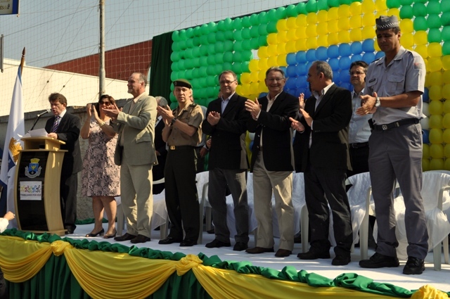 Parlamentar participa do desfile<a style='float:right;color:#ccc' href='https://www3.al.sp.gov.br/repositorio/noticia/N-09-2012/fg117895.jpg' target=_blank><i class='bi bi-zoom-in'></i> Clique para ver a imagem </a>