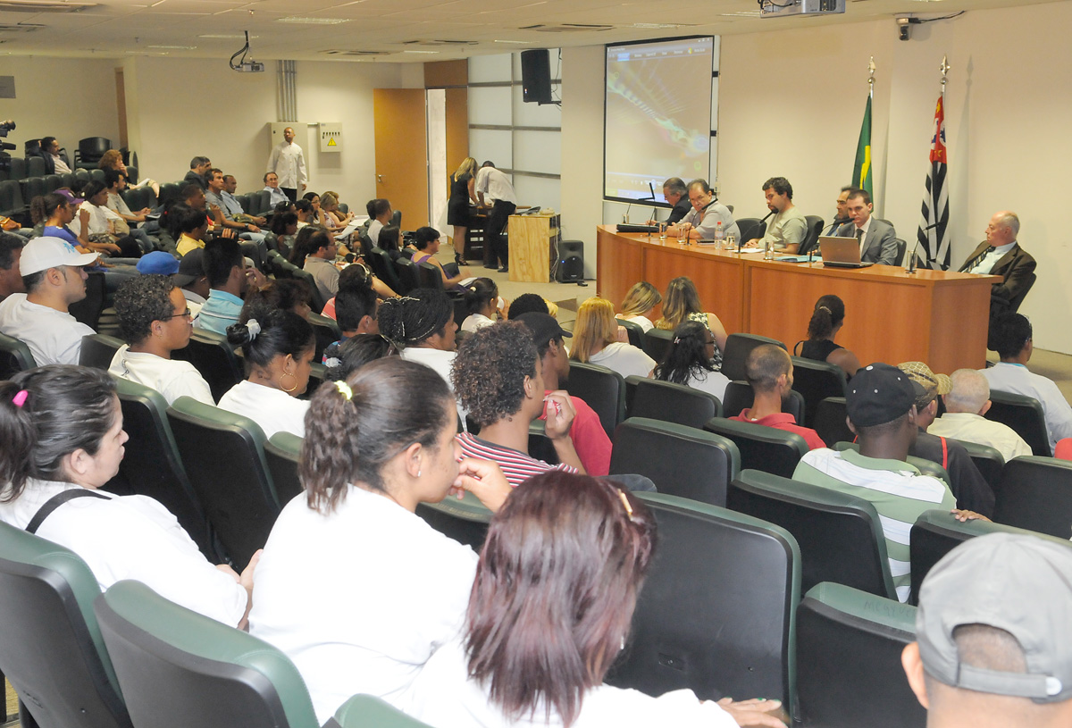 Público presente<a style='float:right;color:#ccc' href='https://www3.al.sp.gov.br/repositorio/noticia/N-09-2012/fg117966.jpg' target=_blank><i class='bi bi-zoom-in'></i> Clique para ver a imagem </a>