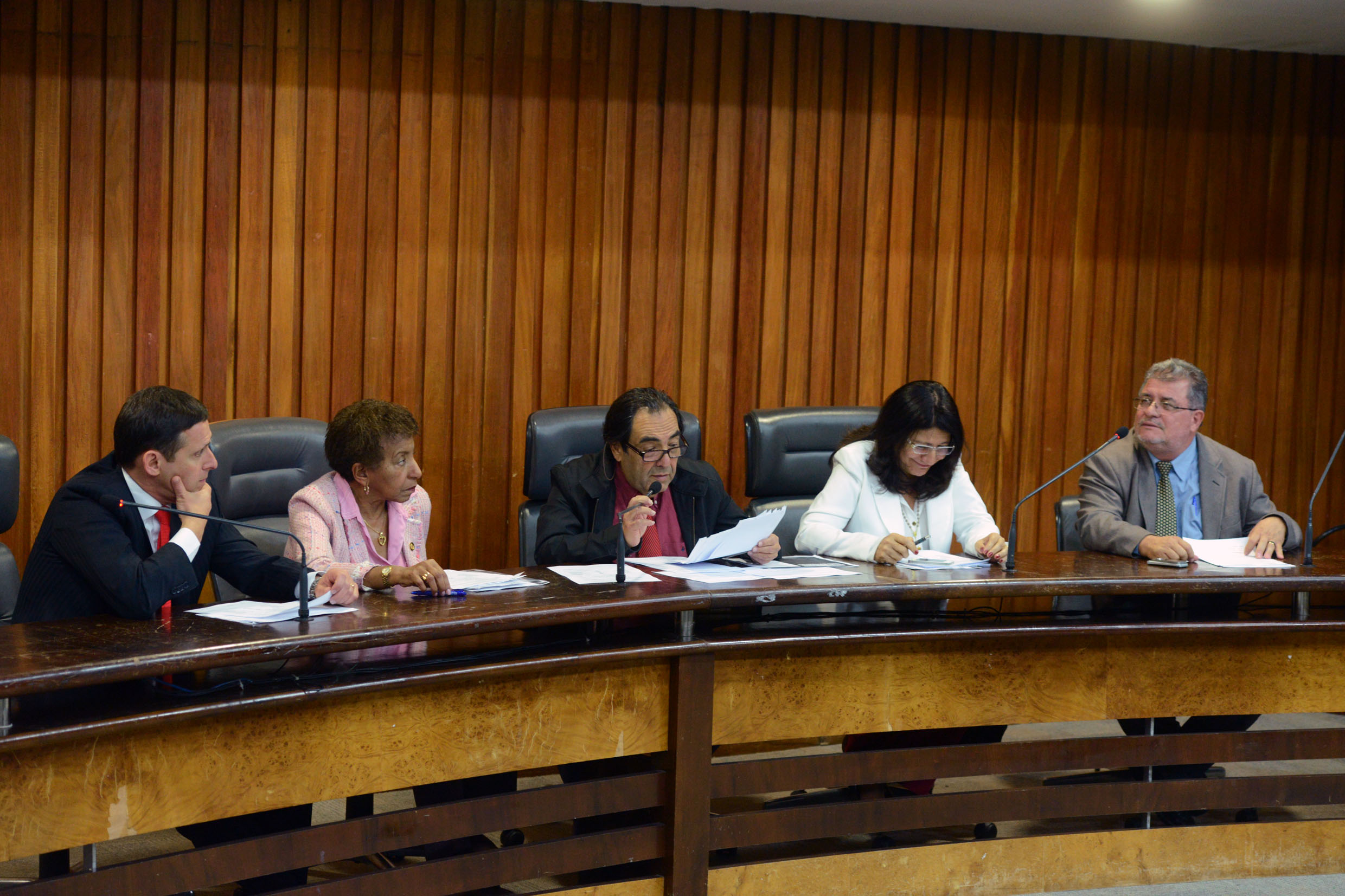 Fernando Capez, Leci Brando, Adriano Diogo, Beth Saho e Professor Tito <a style='float:right;color:#ccc' href='https://www3.al.sp.gov.br/repositorio/noticia/N-09-2013/fg129274.jpg' target=_blank><i class='bi bi-zoom-in'></i> Clique para ver a imagem </a>