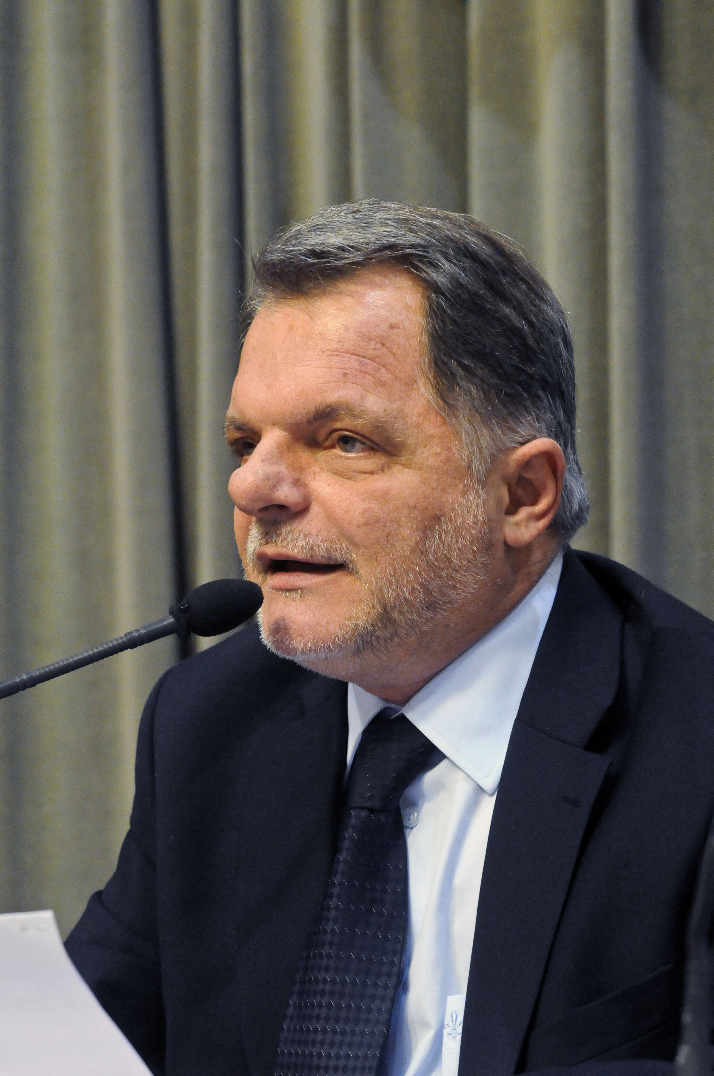 A comisso  presidida pelo deputado Mauro Bragato<a style='float:right;color:#ccc' href='https://www3.al.sp.gov.br/repositorio/noticia/N-09-2013/fg129284.jpg' target=_blank><i class='bi bi-zoom-in'></i> Clique para ver a imagem </a>
