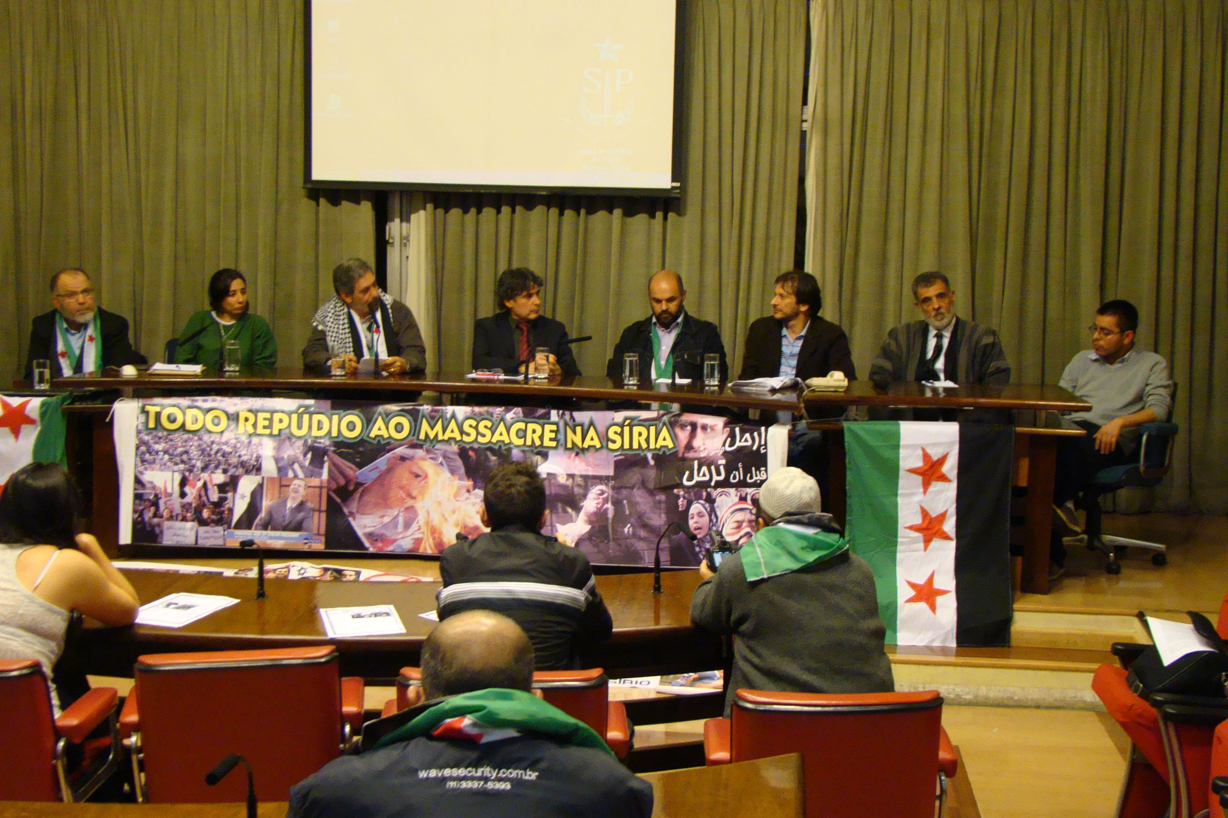 Ato marca posio contra o massacre ao povo srio  <a style='float:right;color:#ccc' href='https://www3.al.sp.gov.br/repositorio/noticia/N-09-2013/fg129745.jpg' target=_blank><i class='bi bi-zoom-in'></i> Clique para ver a imagem </a>