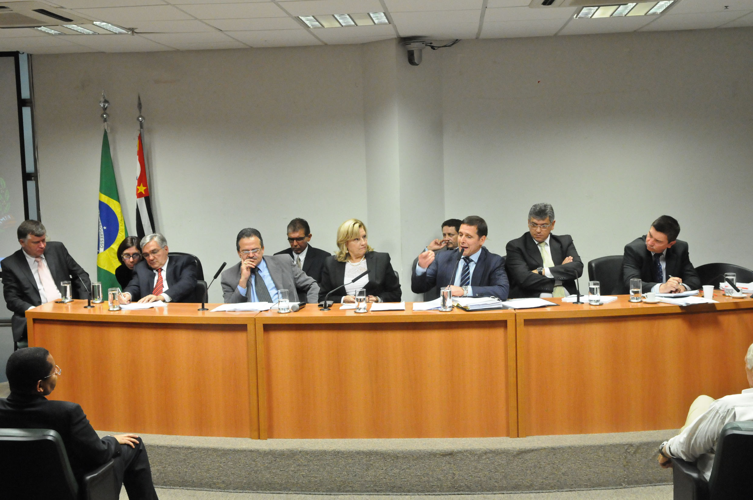 Antonio Mentor, José Bittencourt , Maria Lúcia Amary, Fernando Capez, Padre Lobato e Marco Aurélio<a style='float:right;color:#ccc' href='https://www3.al.sp.gov.br/repositorio/noticia/N-09-2013/fg129932.jpg' target=_blank><i class='bi bi-zoom-in'></i> Clique para ver a imagem </a>