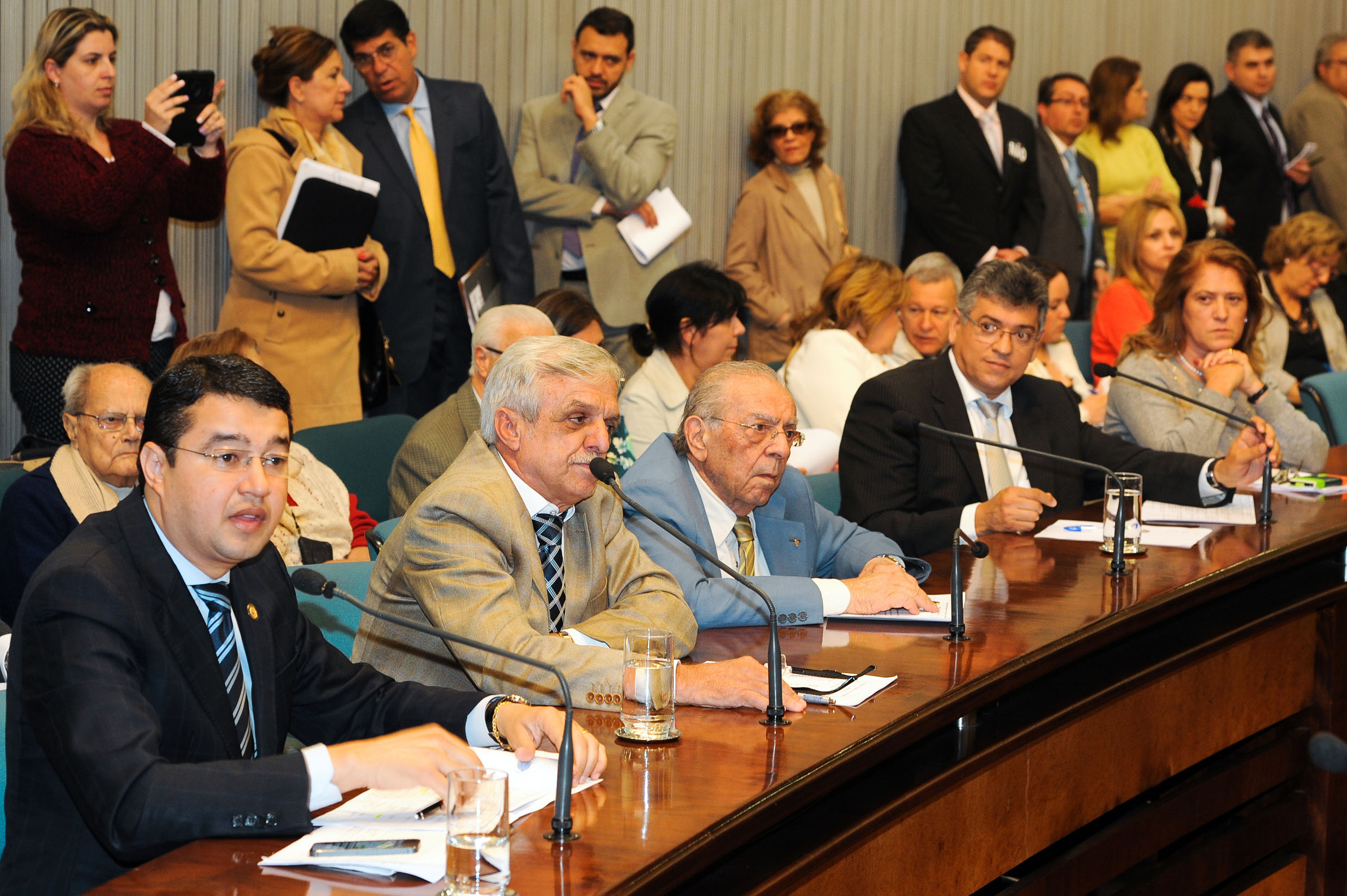 Comisso agenda nova audincia pblica para discusso do PLC 25/2013<a style='float:right;color:#ccc' href='https://www3.al.sp.gov.br/repositorio/noticia/N-09-2013/fg130017.jpg' target=_blank><i class='bi bi-zoom-in'></i> Clique para ver a imagem </a>