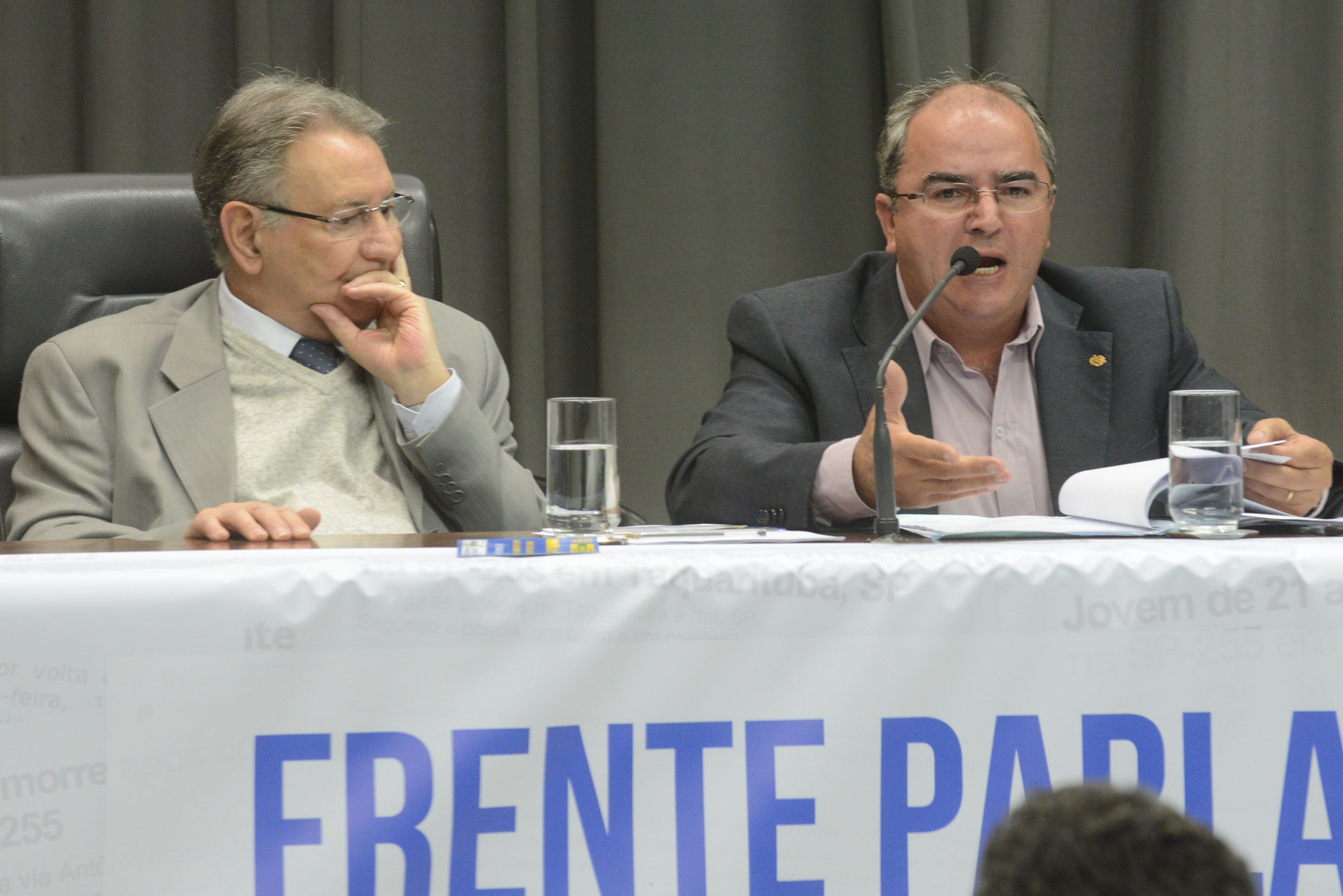 Dr. Ulysses e Z do Nute<a style='float:right;color:#ccc' href='https://www3.al.sp.gov.br/repositorio/noticia/N-09-2013/fg130039.jpg' target=_blank><i class='bi bi-zoom-in'></i> Clique para ver a imagem </a>