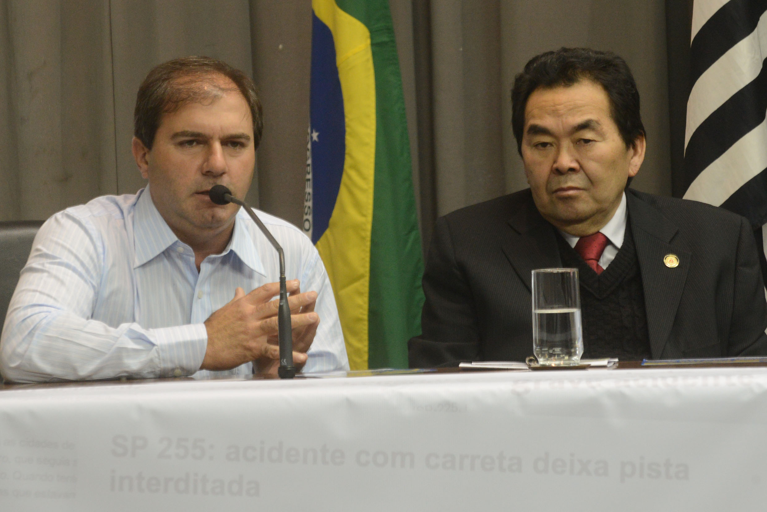 Valmir Domingos e Jooji Hato <a style='float:right;color:#ccc' href='https://www3.al.sp.gov.br/repositorio/noticia/N-09-2013/fg130042.jpg' target=_blank><i class='bi bi-zoom-in'></i> Clique para ver a imagem </a>