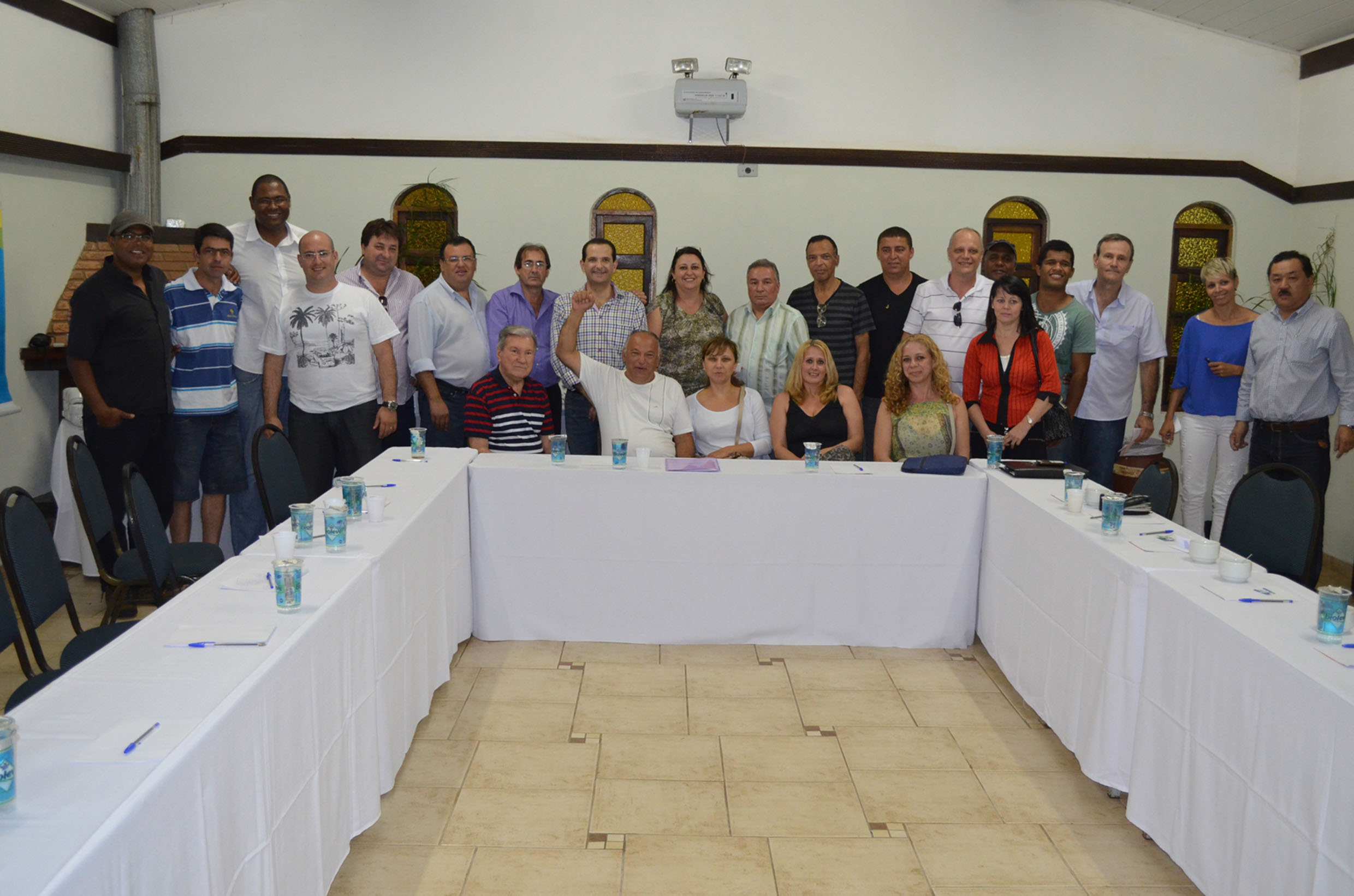 Encontro reúne lideranças locais do DEM<a style='float:right;color:#ccc' href='https://www3.al.sp.gov.br/repositorio/noticia/N-09-2013/fg130091.jpg' target=_blank><i class='bi bi-zoom-in'></i> Clique para ver a imagem </a>