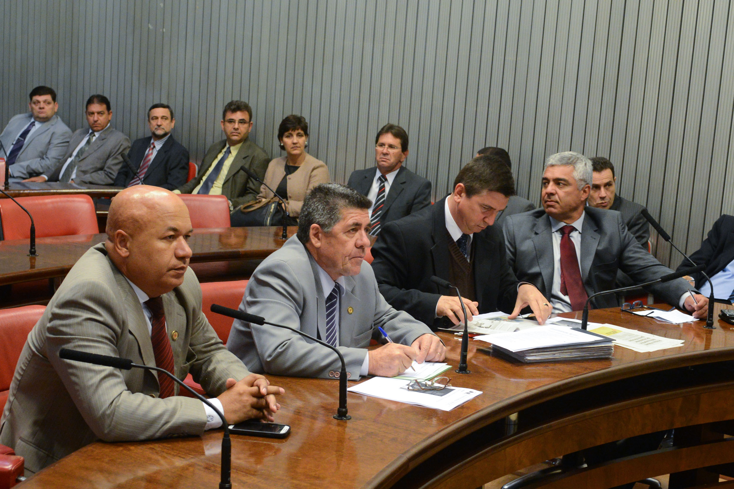 Osvaldo Vergnio, Hamilton Pereira, Marco Aurlio e Major Olmpio<a style='float:right;color:#ccc' href='https://www3.al.sp.gov.br/repositorio/noticia/N-09-2013/fg130292.jpg' target=_blank><i class='bi bi-zoom-in'></i> Clique para ver a imagem </a>