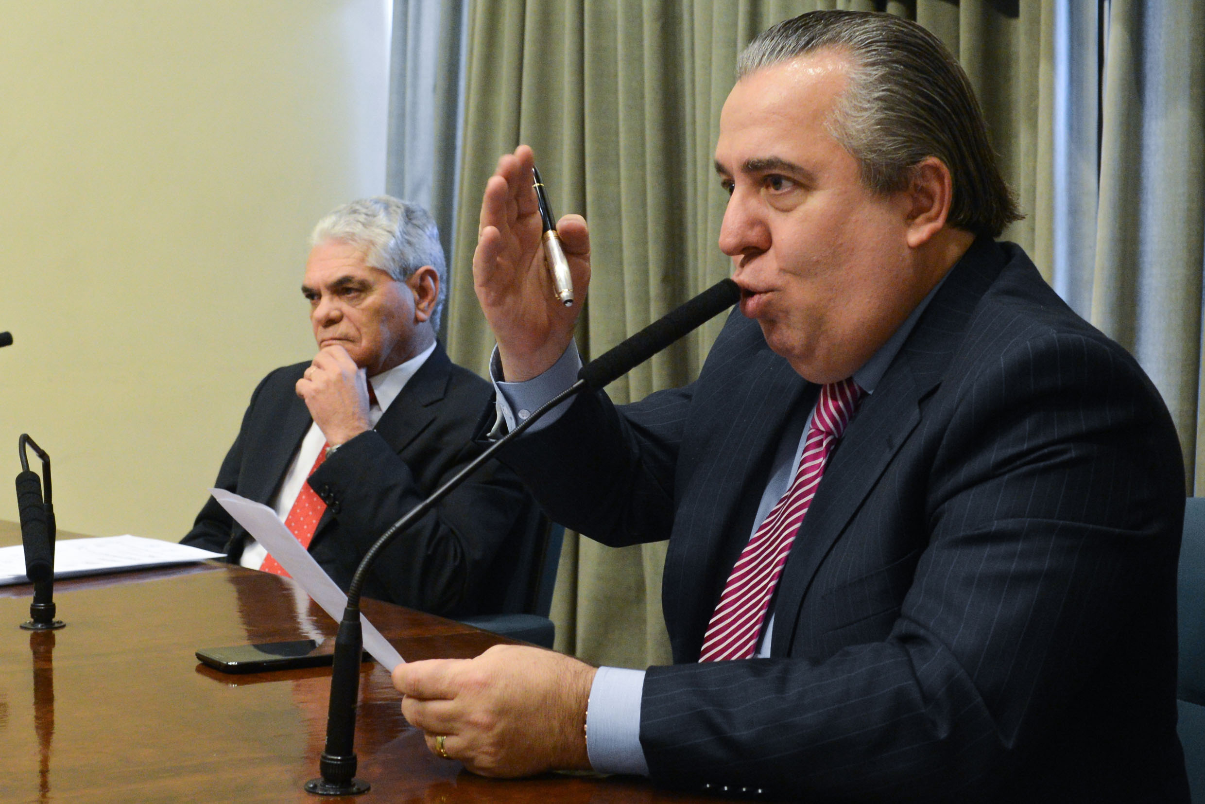 Adilson Rossi<a style='float:right;color:#ccc' href='https://www3.al.sp.gov.br/repositorio/noticia/N-09-2013/fg130295.jpg' target=_blank><i class='bi bi-zoom-in'></i> Clique para ver a imagem </a>