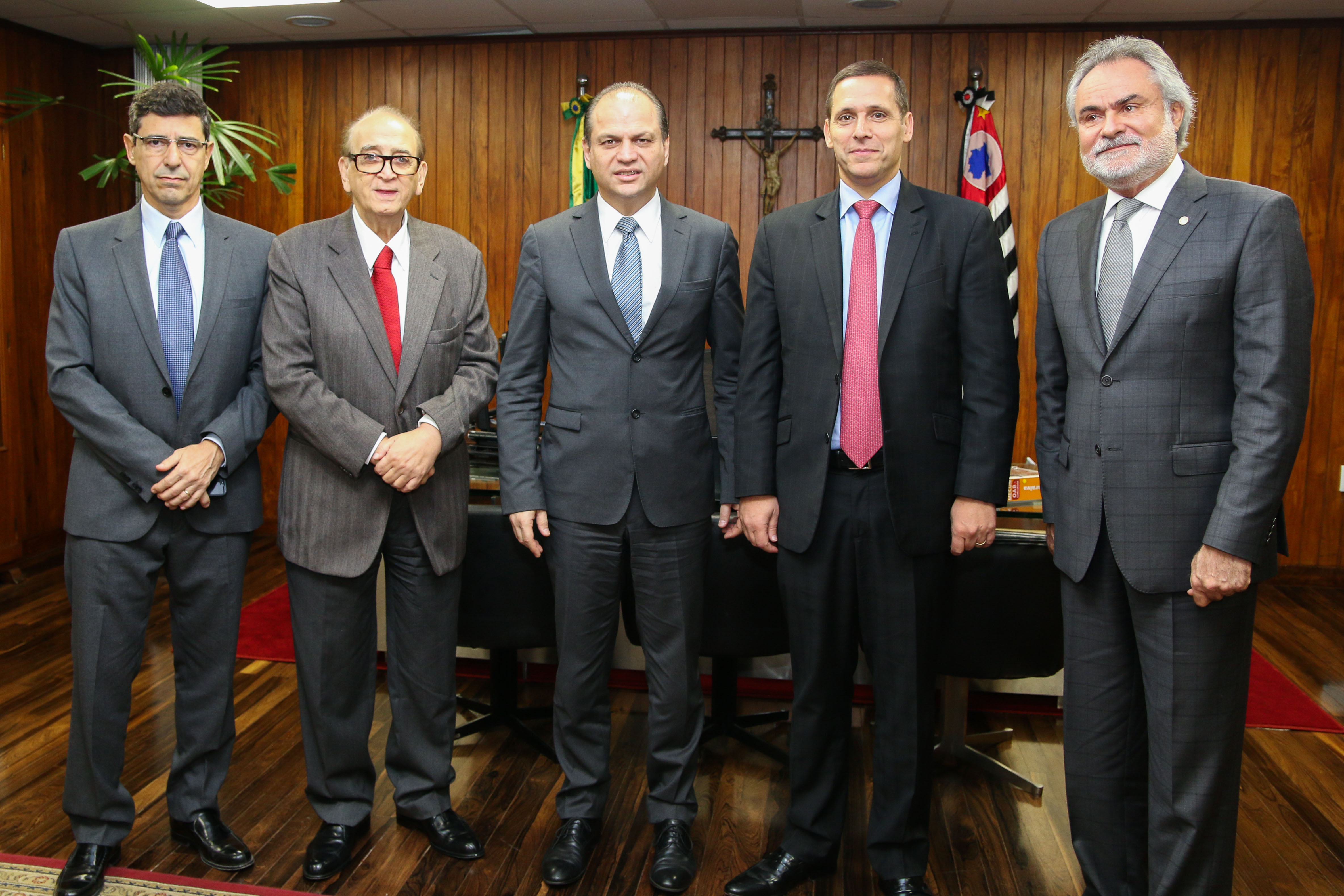 Jos Carlos Villela, Jorge Yunes, Ricardo Barros, Fernando Capez e  Eduardo Carneiro <a style='float:right;color:#ccc' href='https://www3.al.sp.gov.br/repositorio/noticia/N-09-2016/fg194304.jpg' target=_blank><i class='bi bi-zoom-in'></i> Clique para ver a imagem </a>