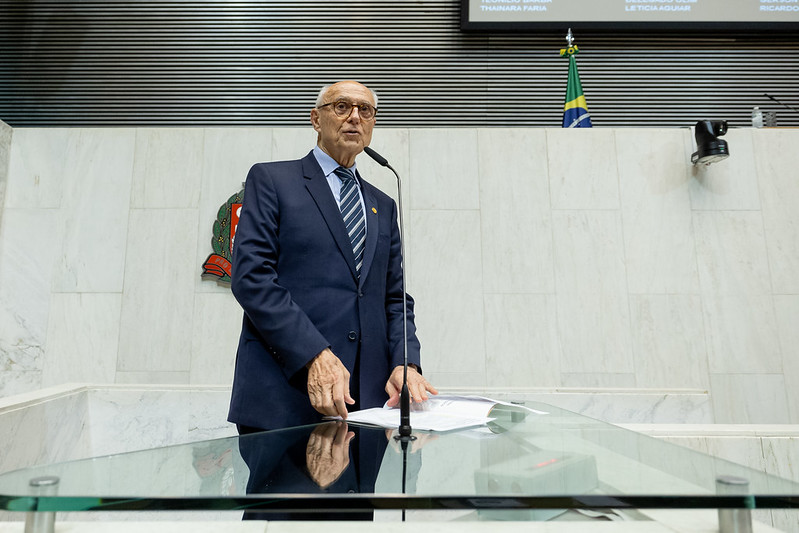 Deputado Eduardo Suplicy<a style='float:right' href='https://www3.al.sp.gov.br/repositorio/noticia/N-09-2023/fg309460.jpg' target=_blank><img src='/_img/material-file-download-white.png' width='14px' alt='Clique para baixar a imagem'></a>