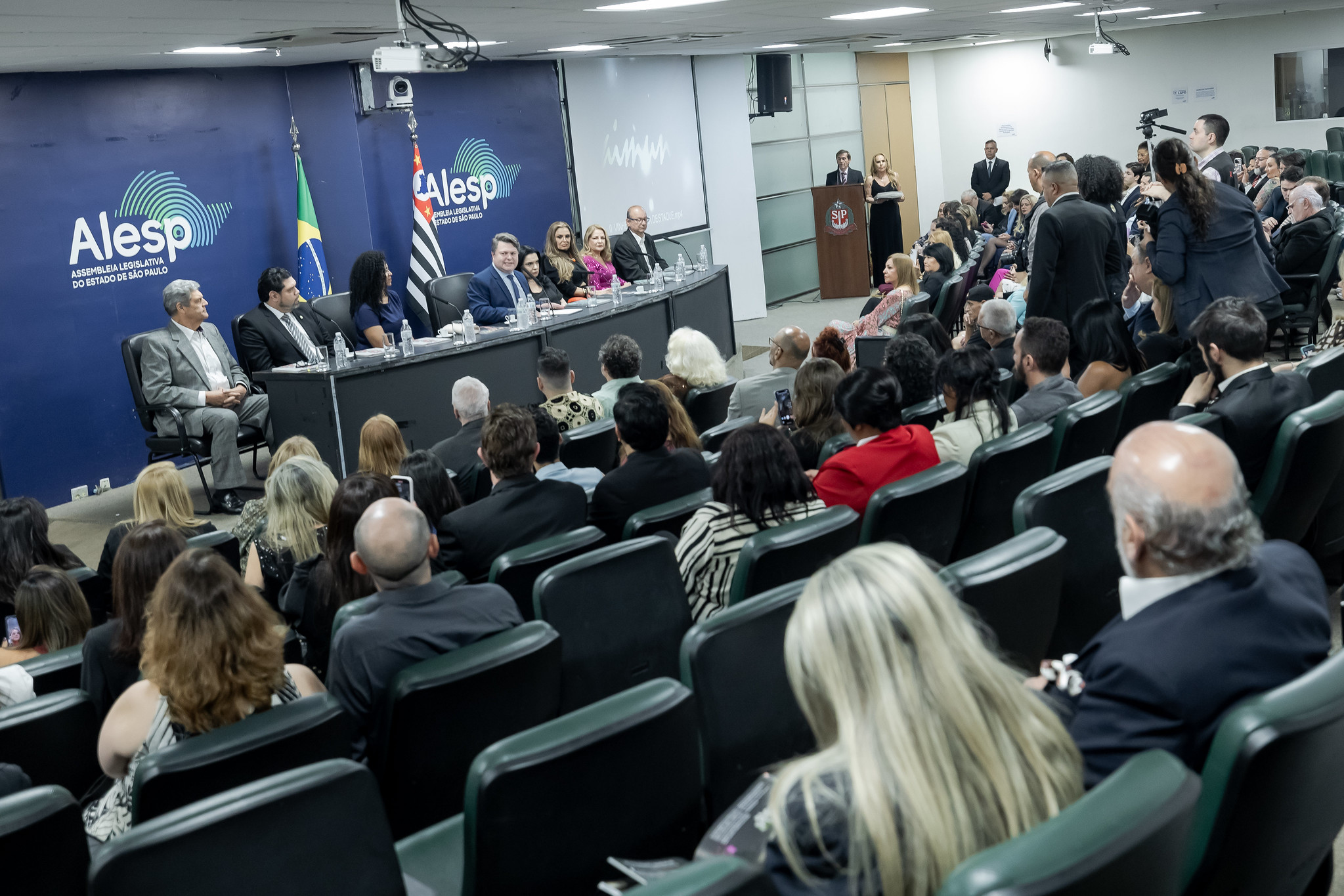 Alesp sedia 44 Prmio Personalidade Brasil 2024<a style='float:right;color:#ccc' href='https://www3.al.sp.gov.br/repositorio/noticia/N-09-2024/fg333859.jpg' target=_blank><i class='bi bi-zoom-in'></i> Clique para ver a imagem </a>