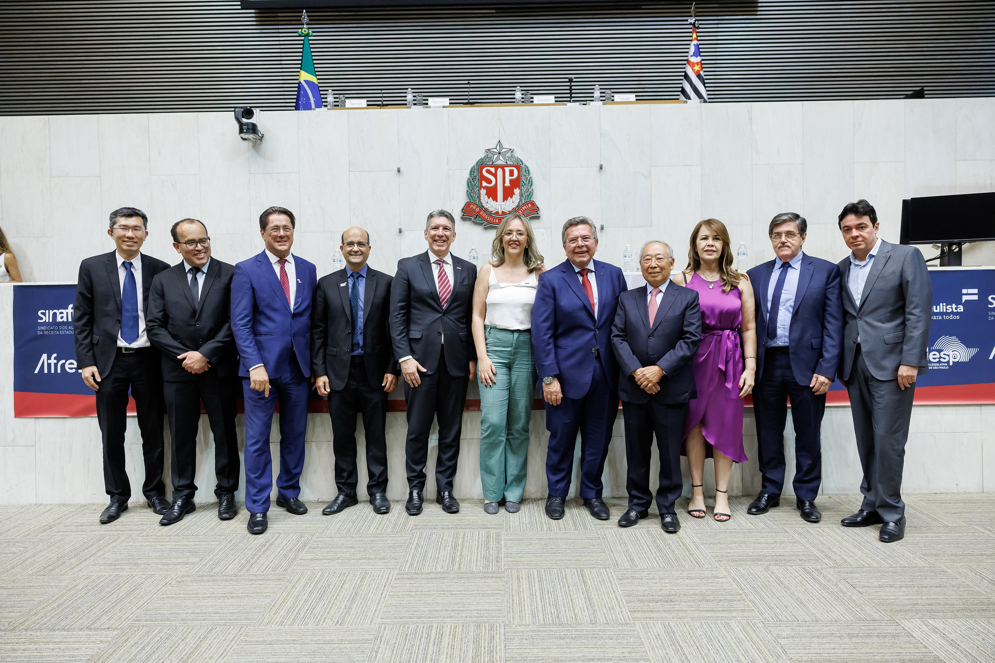 Auditores foram homenageados no evento<a style='float:right;color:#ccc' href='https://www3.al.sp.gov.br/repositorio/noticia/N-09-2024/fg334865.jpg' target=_blank><i class='bi bi-zoom-in'></i> Clique para ver a imagem </a>