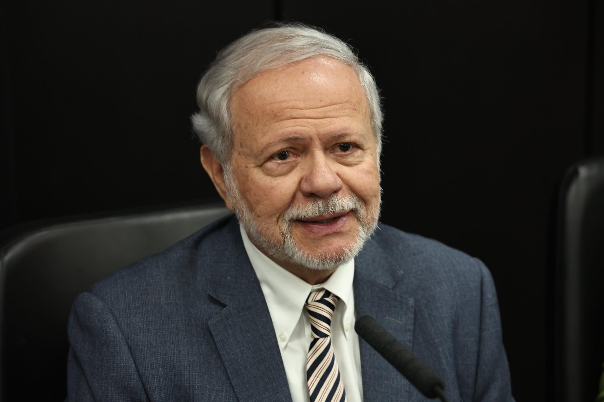 Clystenes Odyr Soares: Mdico pneumologista<a style='float:right;color:#ccc' href='https://www3.al.sp.gov.br/repositorio/noticia/N-09-2024/fg335549.jpg' target=_blank><i class='bi bi-zoom-in'></i> Clique para ver a imagem </a>