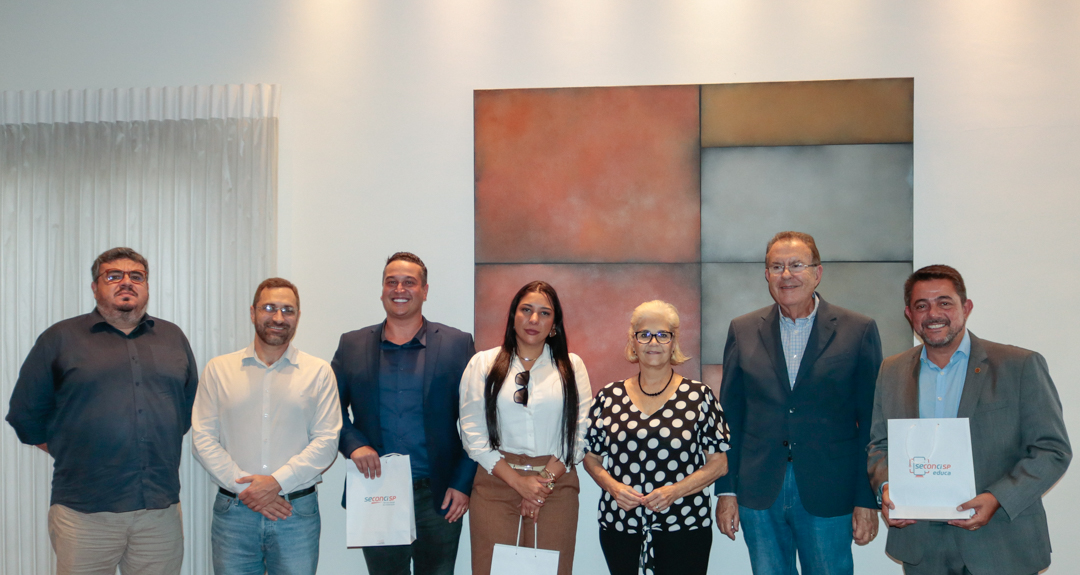 Dep. Danilo Balas é recebido para almoço <a style='float:right;color:#ccc' href='https://www3.al.sp.gov.br/repositorio/noticia/N-09-2025/fg351946.jpg' target=_blank><i class='bi bi-zoom-in'></i> Clique para ver a imagem </a>