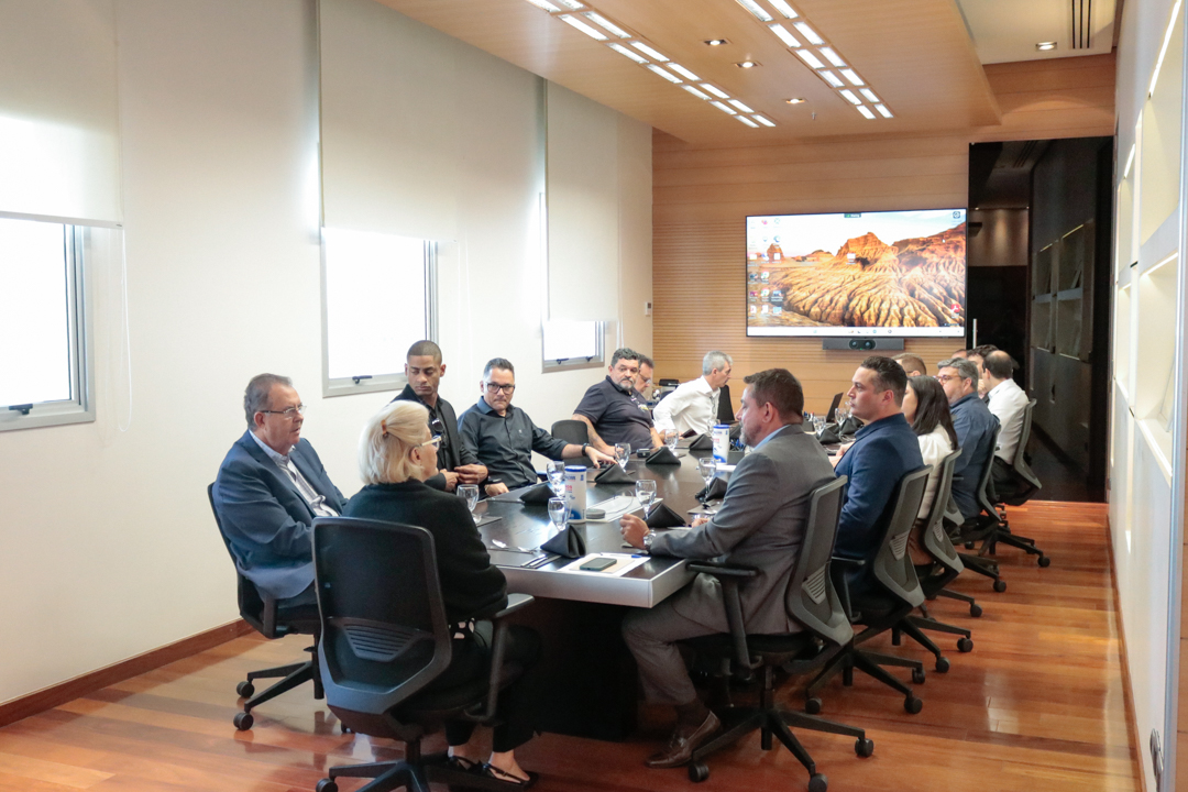 Dep. Danilo Balas é recebido para almoço<a style='float:right;color:#ccc' href='https://www3.al.sp.gov.br/repositorio/noticia/N-09-2025/fg351947.jpg' target=_blank><i class='bi bi-zoom-in'></i> Clique para ver a imagem </a>