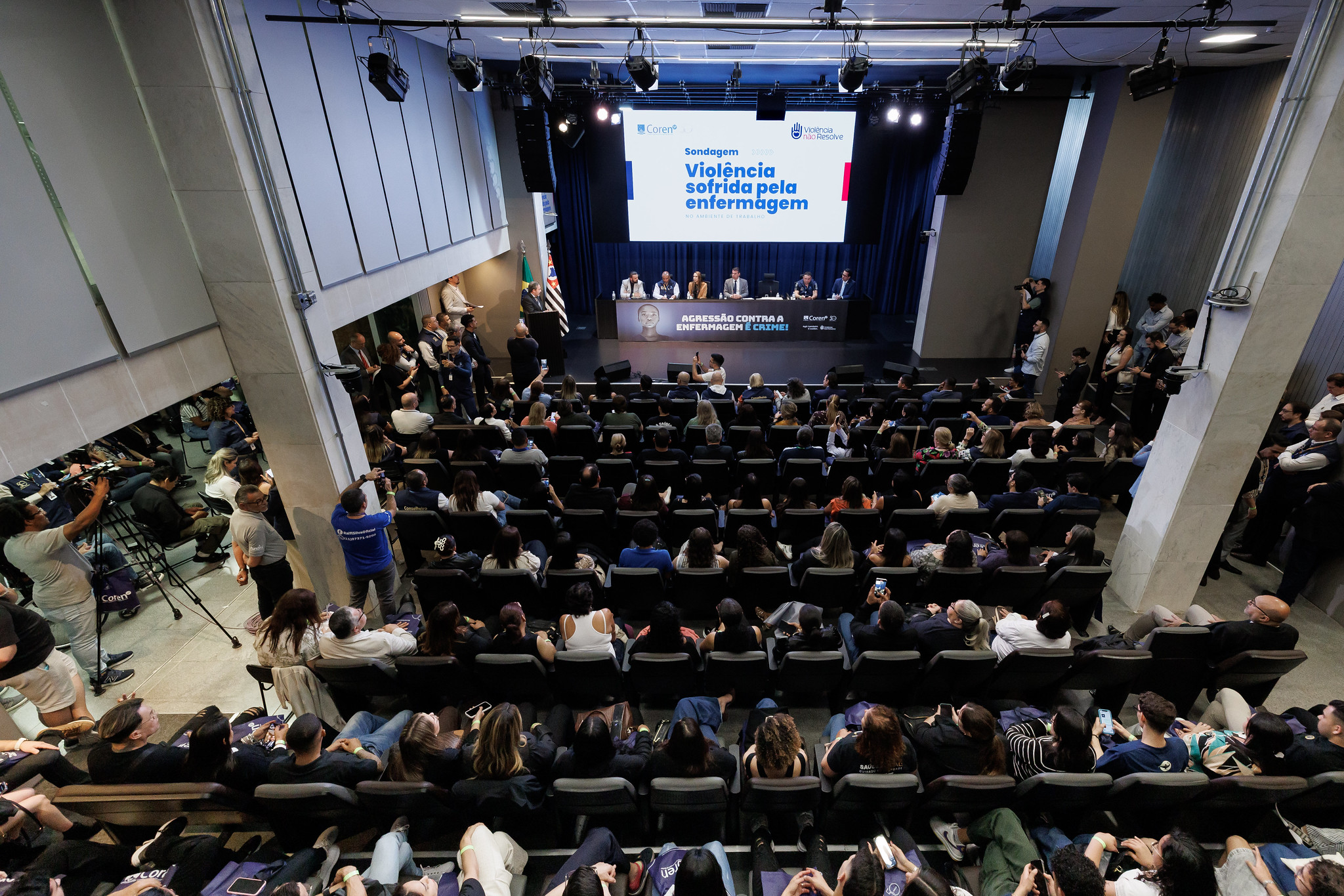 Audincia pblica reuniu centenas de profissionais<a style='float:right;color:#ccc' href='https://www3.al.sp.gov.br/repositorio/noticia/N-09-2025/fg352025.jpg' target=_blank><i class='bi bi-zoom-in'></i> Clique para ver a imagem </a>