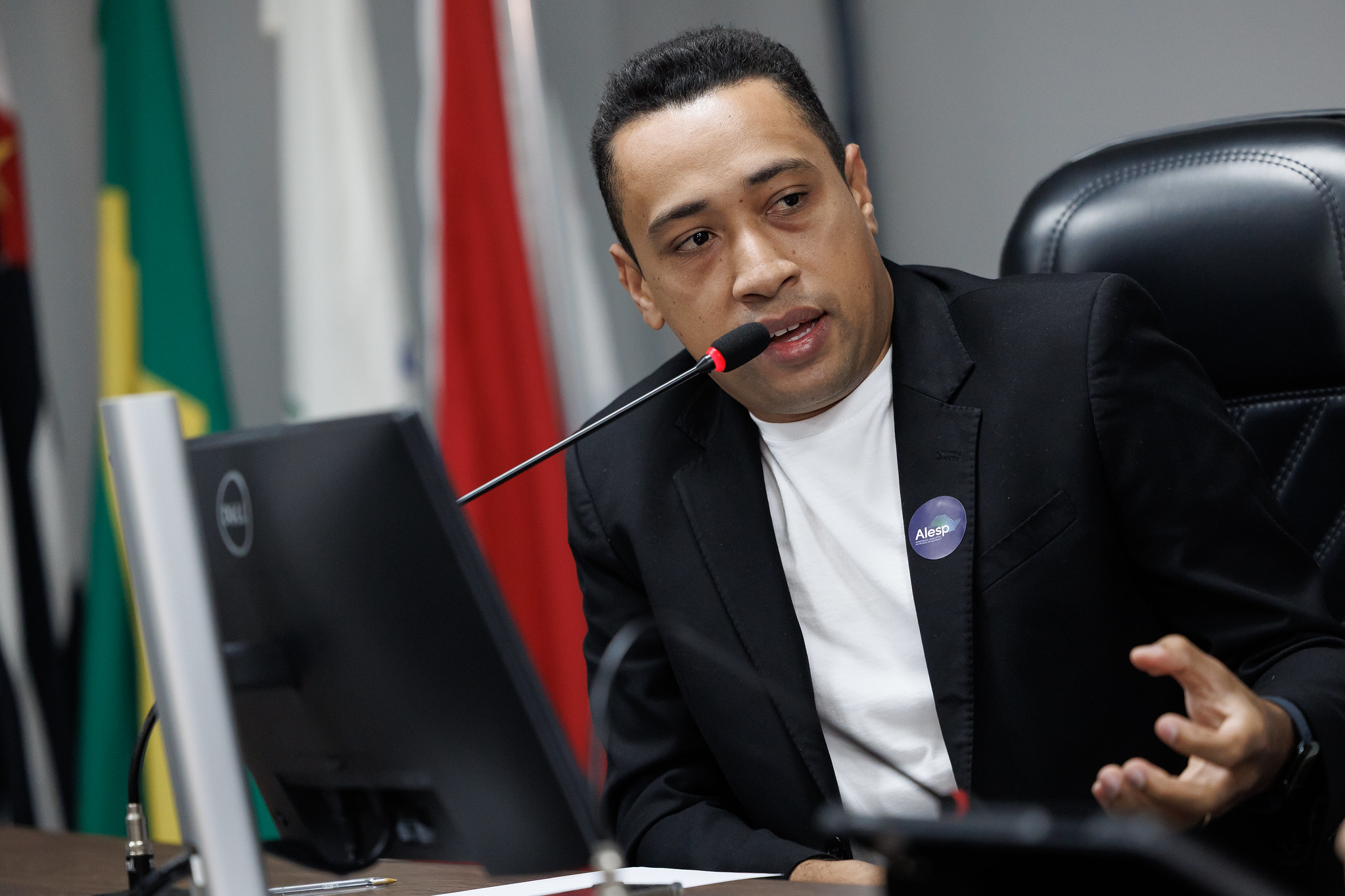 Levi Rossi: entidades chegam primeiro onde Poder Público não alcança<a style='float:right;color:#ccc' href='https://www3.al.sp.gov.br/repositorio/noticia/N-09-2025/fg352096.jpg' target=_blank><i class='bi bi-zoom-in'></i> Clique para ver a imagem </a>