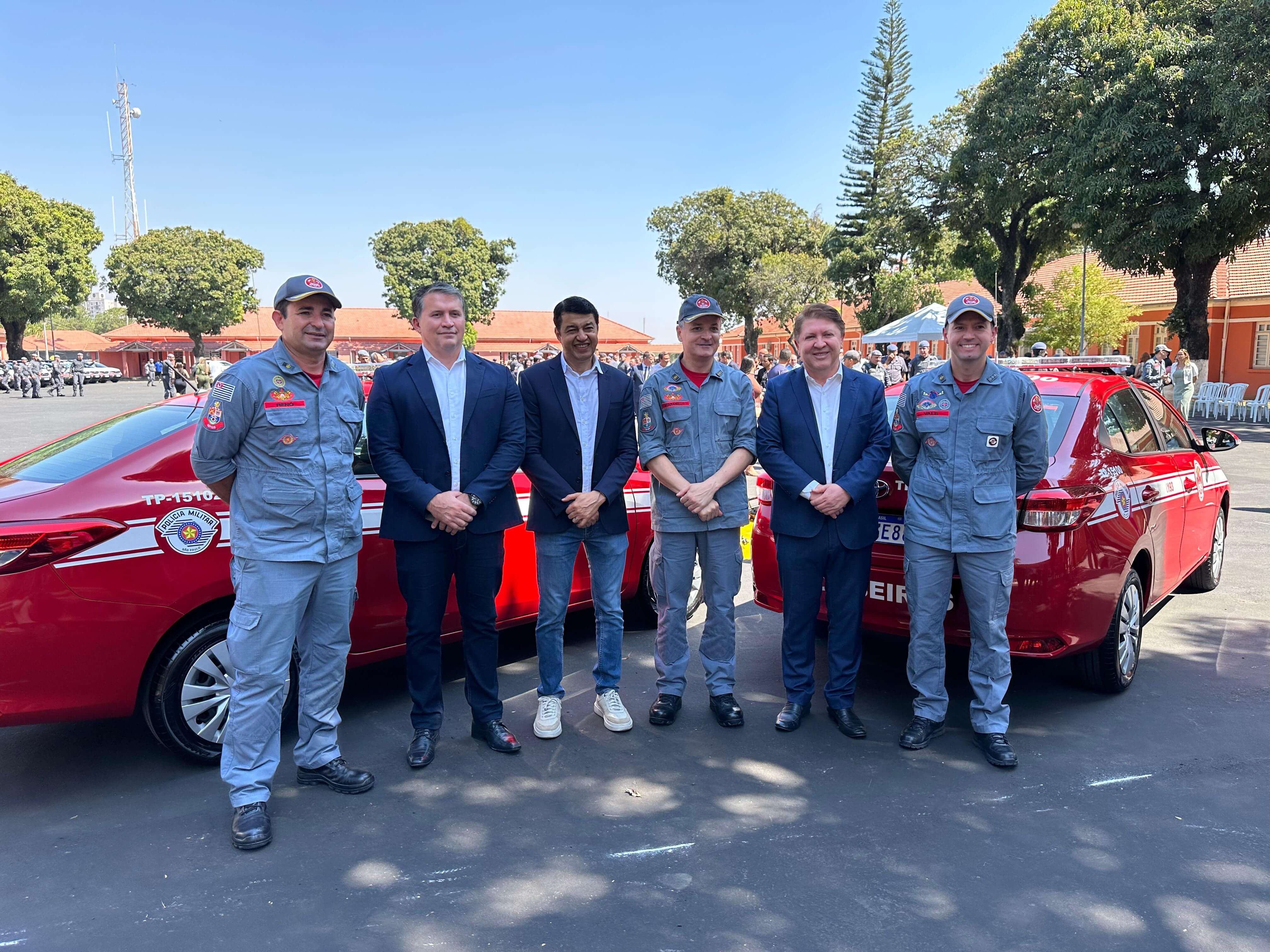 Bombeiros de Sorocaba recebem novas viaturas <a style='float:right;color:#ccc' href='https://www3.al.sp.gov.br/repositorio/noticia/N-09-2025/fg352120.jpeg' target=_blank><i class='bi bi-zoom-in'></i> Clique para ver a imagem </a>