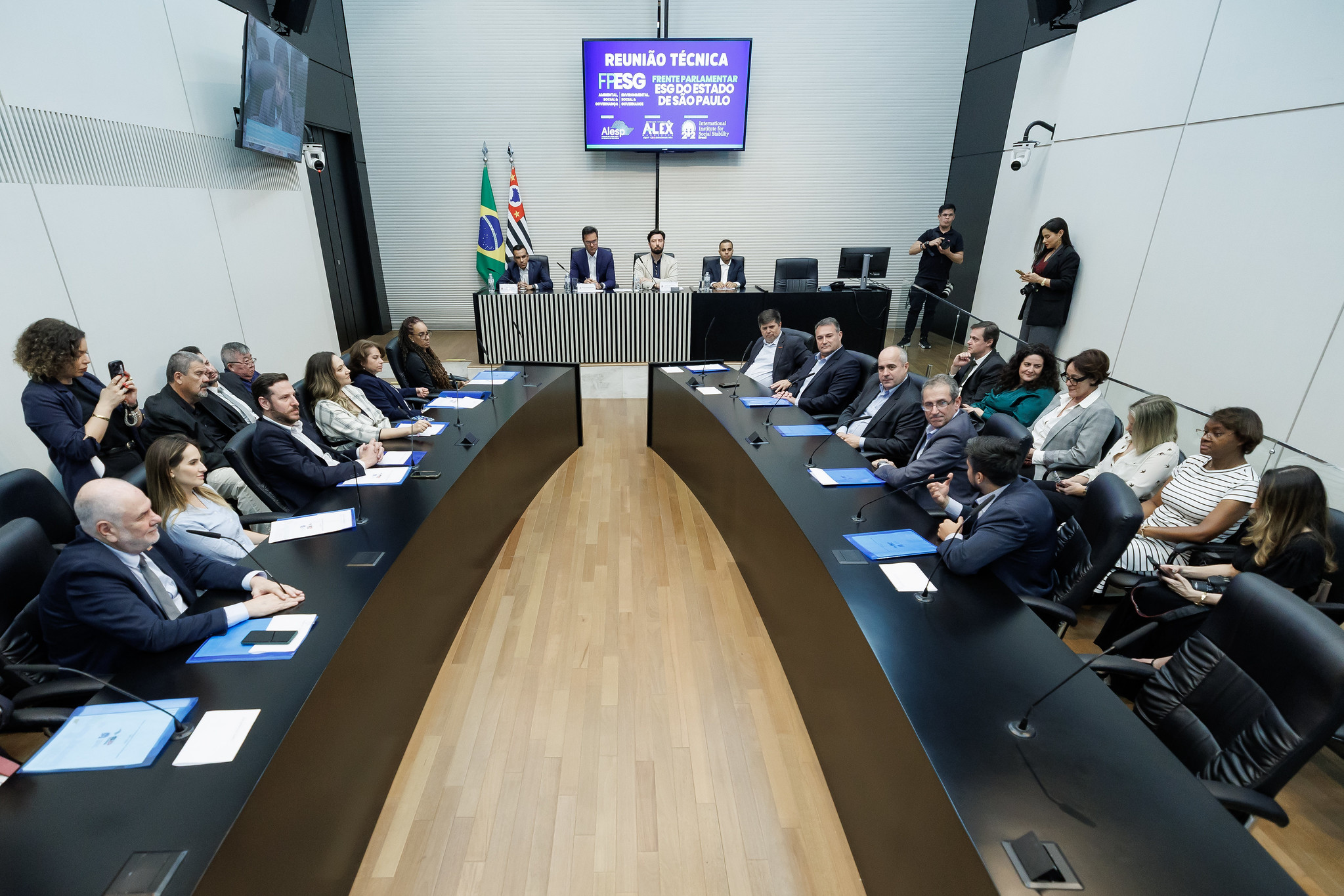 Frente procura avano econmico e sustentabilidade<a style='float:right;color:#ccc' href='https://www3.al.sp.gov.br/repositorio/noticia/N-09-2025/fg352339.jpg' target=_blank><i class='bi bi-zoom-in'></i> Clique para ver a imagem </a>