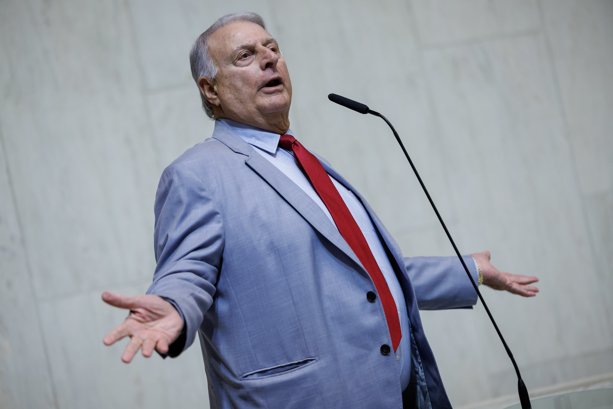 Conte Lopes: punições severas para criminosos<a style='float:right;color:#ccc' href='https://www3.al.sp.gov.br/repositorio/noticia/N-09-2025/fg352781.jpg' target=_blank><i class='bi bi-zoom-in'></i> Clique para ver a imagem </a>