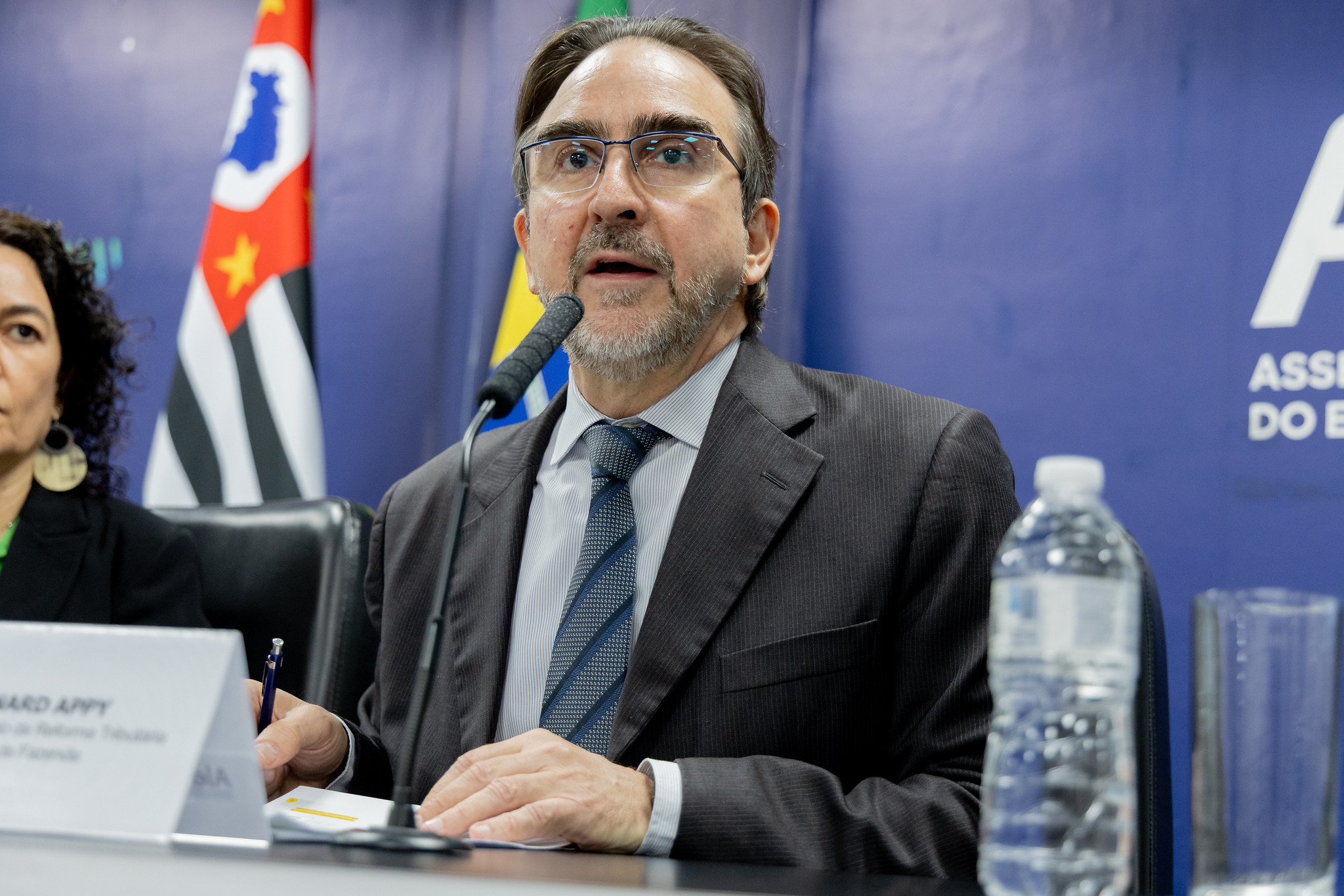 Bernardo Appy: lgica do novo sistema e impactos <a style='float:right;color:#ccc' href='https://www3.al.sp.gov.br/repositorio/noticia/N-09-2025/fg353062.jpg' target=_blank><i class='bi bi-zoom-in'></i> Clique para ver a imagem </a>