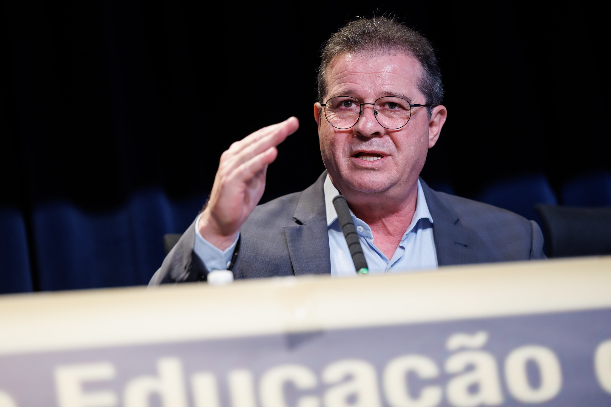 Ferreira (PT): EJA forte e erradicar analfabetismo<a style='float:right;color:#ccc' href='https://www3.al.sp.gov.br/repositorio/noticia/N-09-2025/fg353401.jpg' target=_blank><i class='bi bi-zoom-in'></i> Clique para ver a imagem </a>