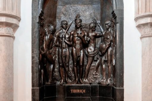 Imagem do Cacique na cripta (Foto: Catedral da S�)<a style='float:right;color:#ccc' href='https://www3.al.sp.gov.br/repositorio/noticia/N-09-2026/fg367272.jpg' target=_blank><i class='bi bi-zoom-in'></i> Clique para ver a imagem </a>