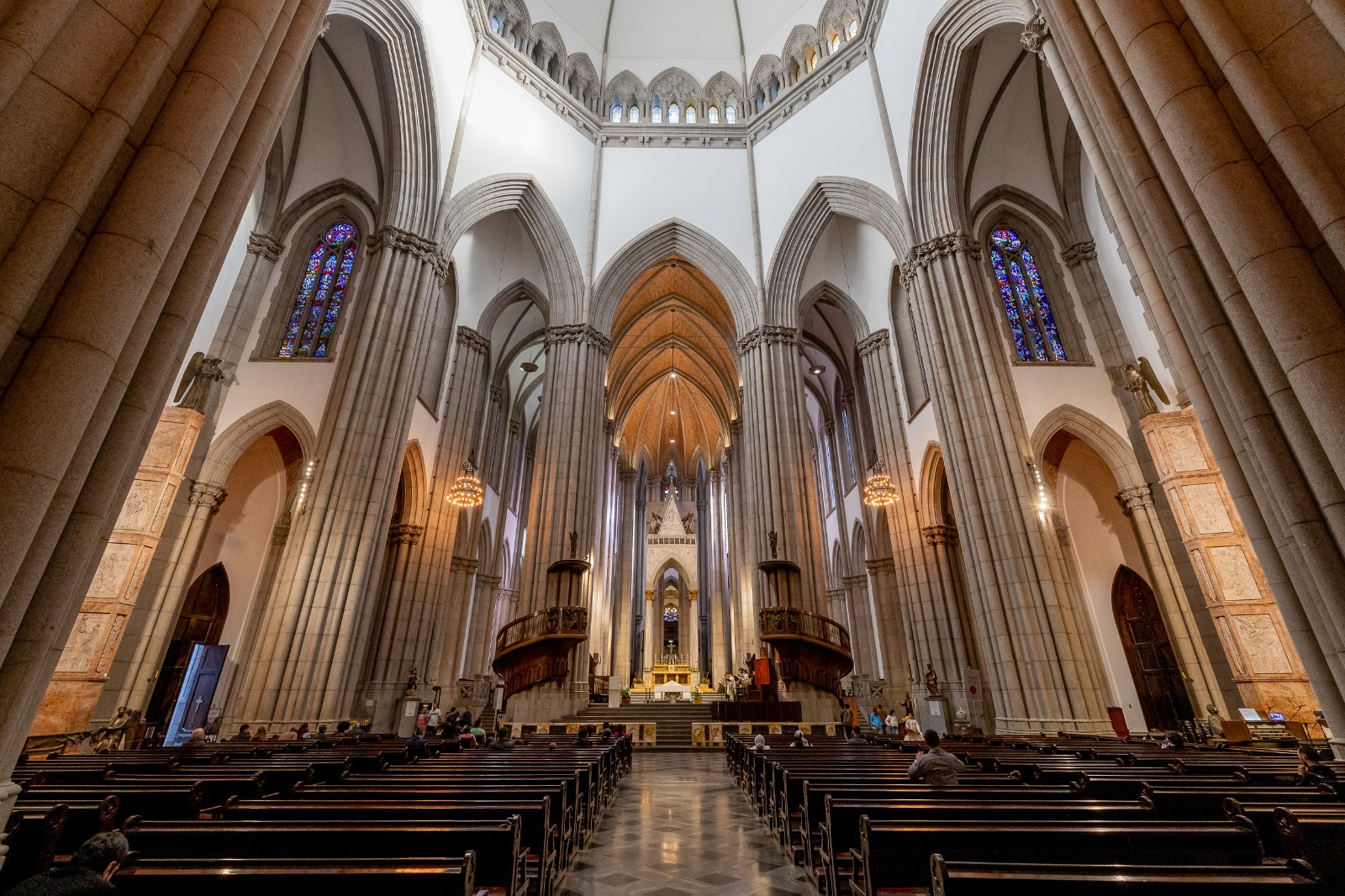 Interior da Catedral da S� (Rodrigo Costa/Alesp) <a style='float:right;color:#ccc' href='https://www3.al.sp.gov.br/repositorio/noticia/N-09-2026/fg367273.jpeg' target=_blank><i class='bi bi-zoom-in'></i> Clique para ver a imagem </a>
