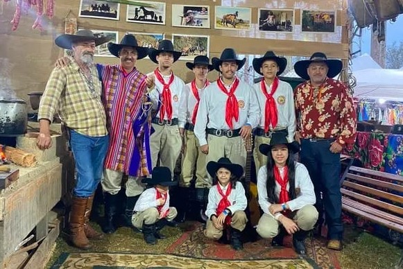 Grupo Fam�lia Du Catira<a style='float:right;color:#ccc' href='https://www3.al.sp.gov.br/repositorio/noticia/N-09-2026/fg367276.jpg' target=_blank><i class='bi bi-zoom-in'></i> Clique para ver a imagem </a>