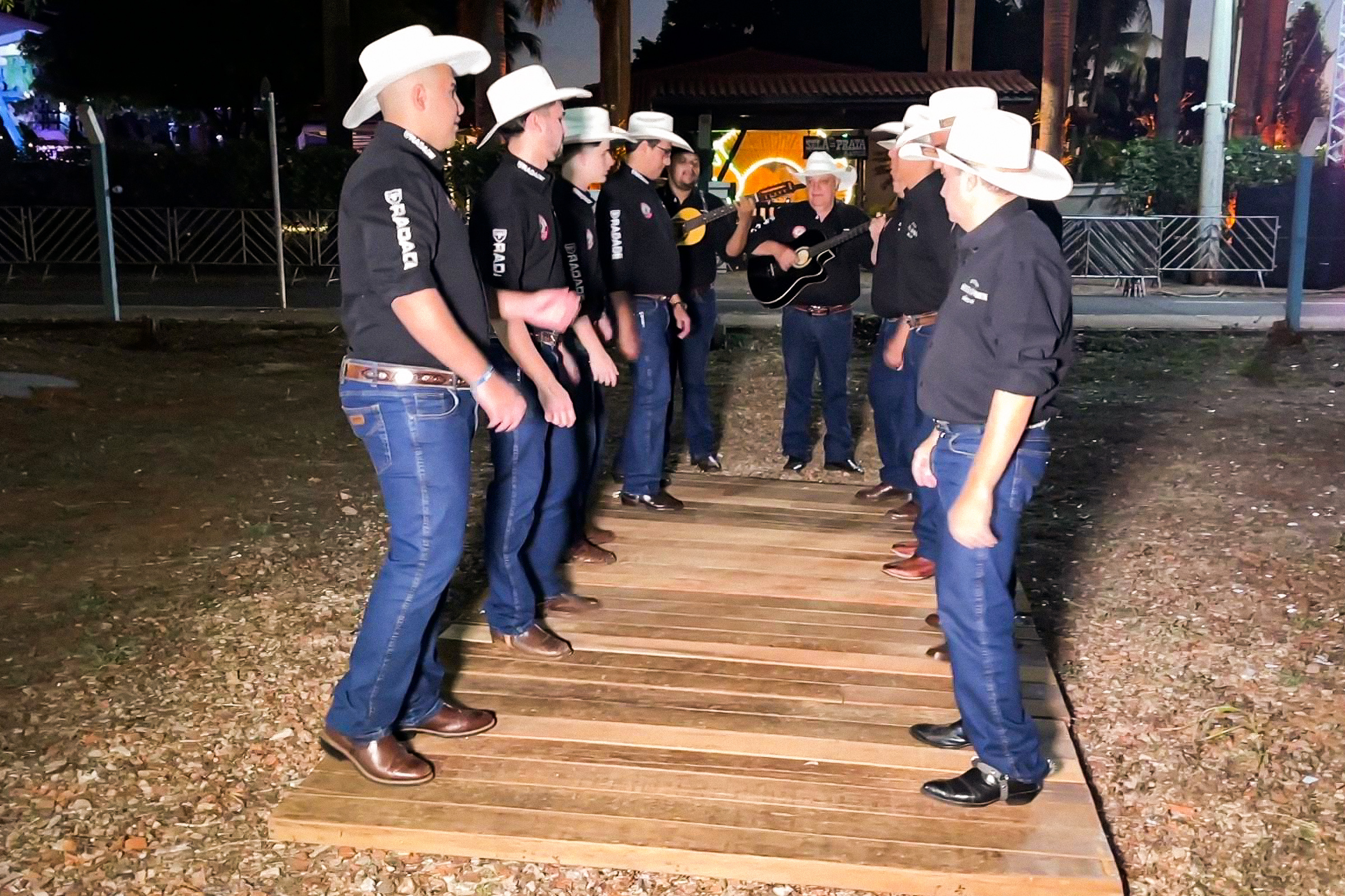 Grupo de catira Espora de Prata<a style='float:right;color:#ccc' href='https://www3.al.sp.gov.br/repositorio/noticia/N-09-2026/fg367318.jpg' target=_blank><i class='bi bi-zoom-in'></i> Clique para ver a imagem </a>