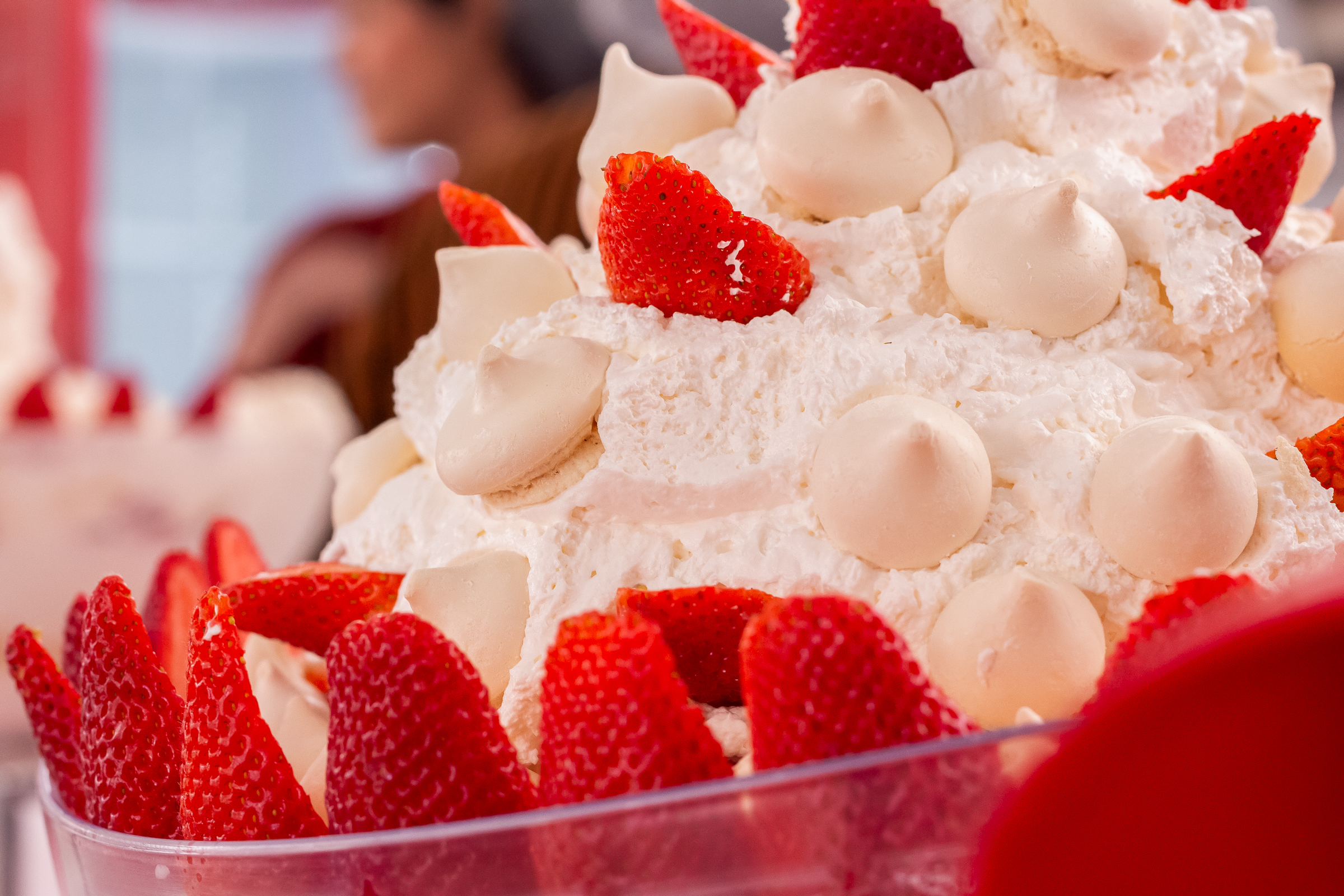 Festa oferece op��es de receitas com morango<a style='float:right;color:#ccc' href='https://www3.al.sp.gov.br/repositorio/noticia/N-09-2026/fg367351.jpg' target=_blank><i class='bi bi-zoom-in'></i> Clique para ver a imagem </a>