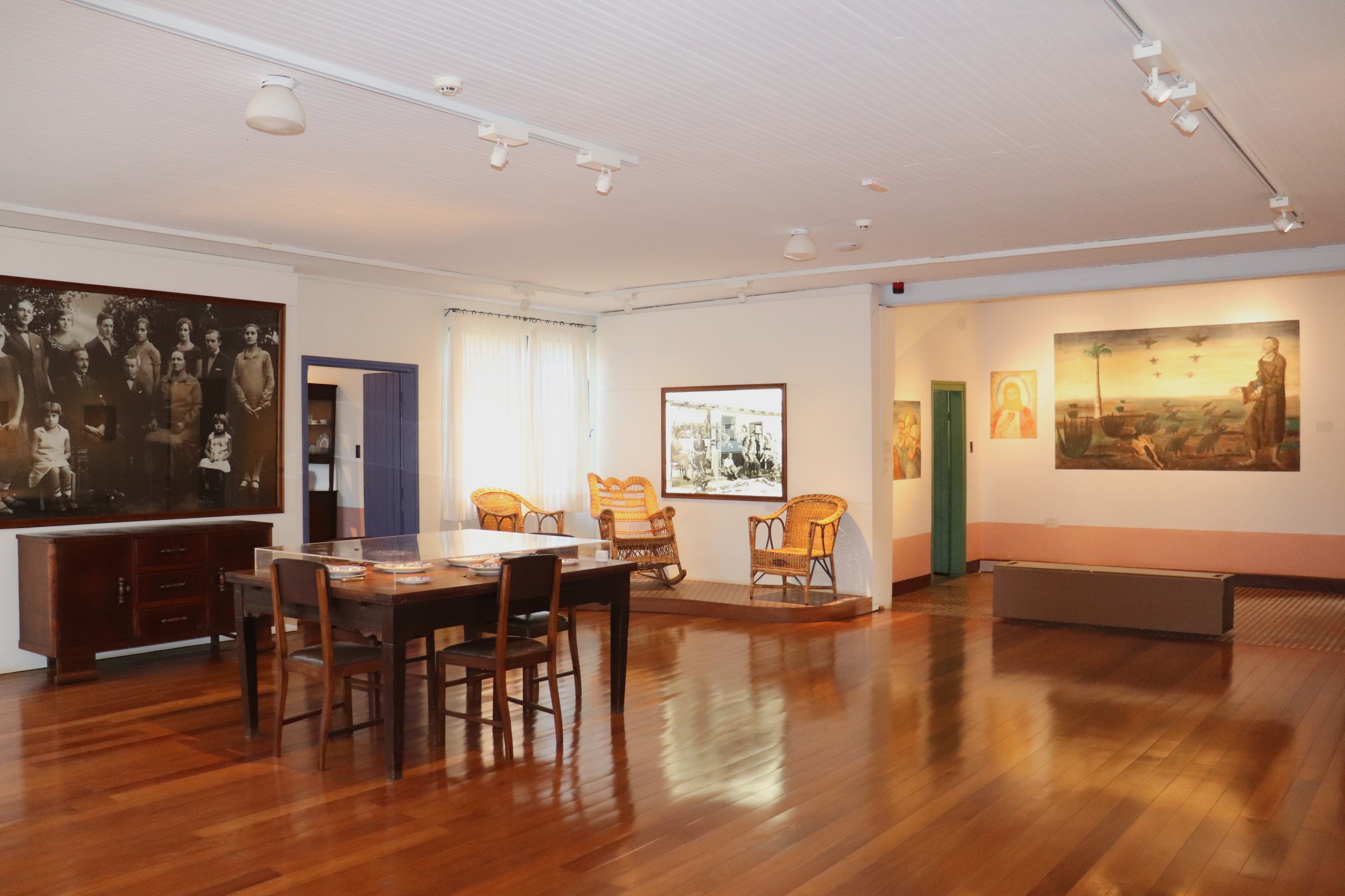 Salona - Interior da Casa de Portinari<a style='float:right;color:#ccc' href='https://www3.al.sp.gov.br/repositorio/noticia/N-09-2026/fg367355.jpg' target=_blank><i class='bi bi-zoom-in'></i> Clique para ver a imagem </a>