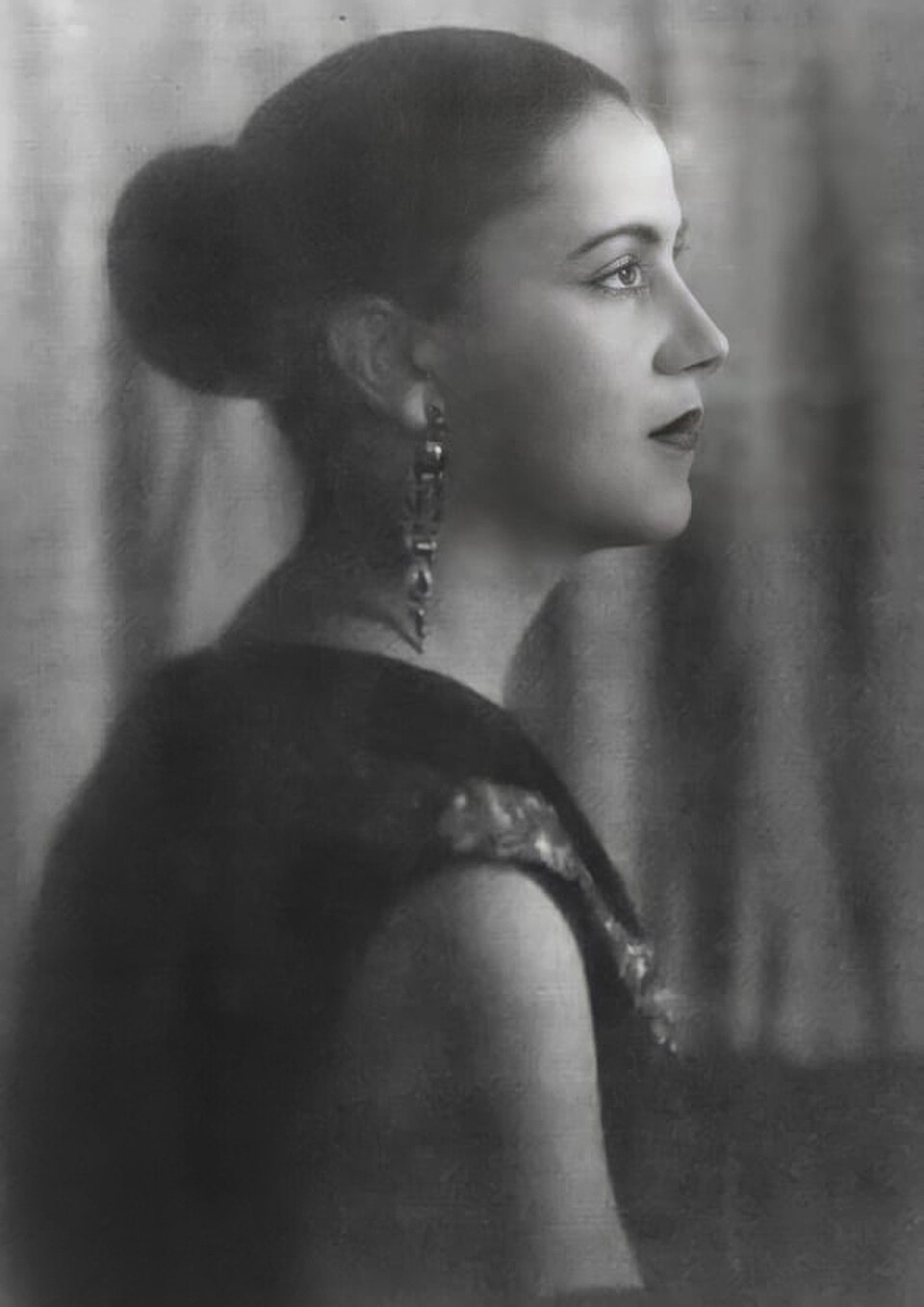 Tarsila do Amaral 1925 (Wikipedia Commons)<a style='float:right;color:#ccc' href='https://www3.al.sp.gov.br/repositorio/noticia/N-09-2026/fg367384.jpg' target=_blank><i class='bi bi-zoom-in'></i> Clique para ver a imagem </a>