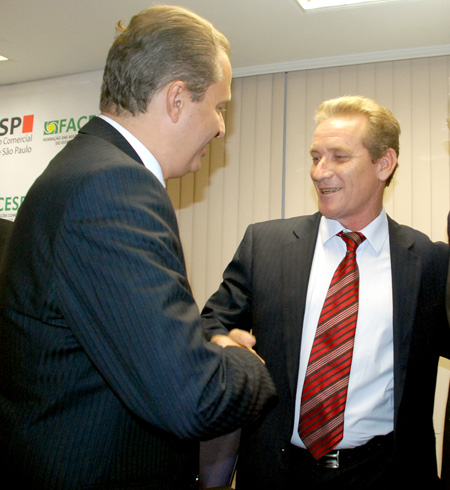 Eduardo Campos e o deputado Ed Thomas  <a style='float:right;color:#ccc' href='https://www3.al.sp.gov.br/repositorio/noticia/N-10-2012/fg118430.jpg' target=_blank><i class='bi bi-zoom-in'></i> Clique para ver a imagem </a>