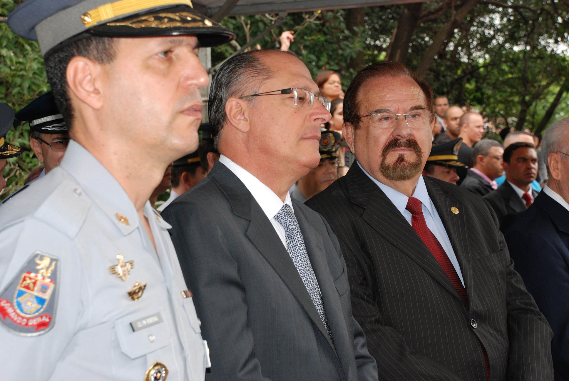 Comandante da PM, coronel Roberval Ferreira Frana, Geraldo Alckmin e Aldo Demarchi<a style='float:right;color:#ccc' href='https://www3.al.sp.gov.br/repositorio/noticia/N-10-2012/fg118650.jpg' target=_blank><i class='bi bi-zoom-in'></i> Clique para ver a imagem </a>