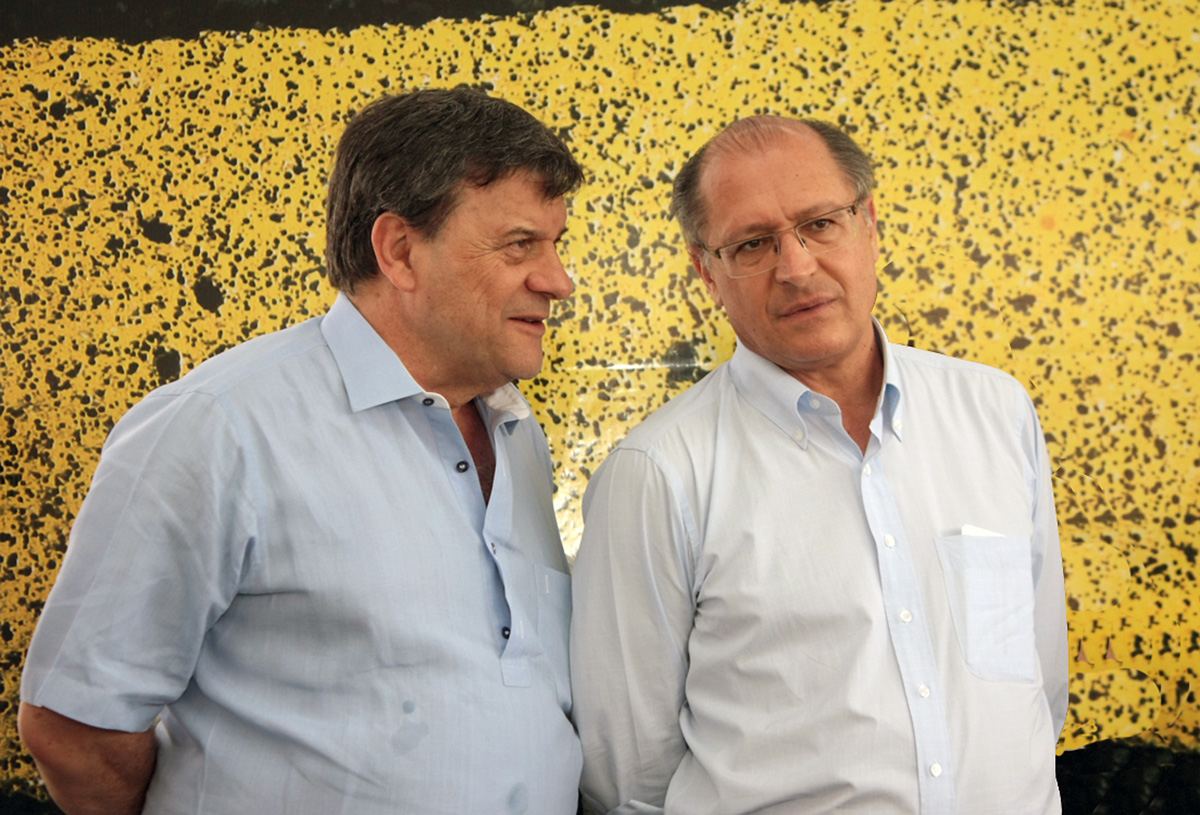 Roberto Massafera e Geraldo Alckmin<a style='float:right;color:#ccc' href='https://www3.al.sp.gov.br/repositorio/noticia/N-10-2012/fg118976.jpg' target=_blank><i class='bi bi-zoom-in'></i> Clique para ver a imagem </a>