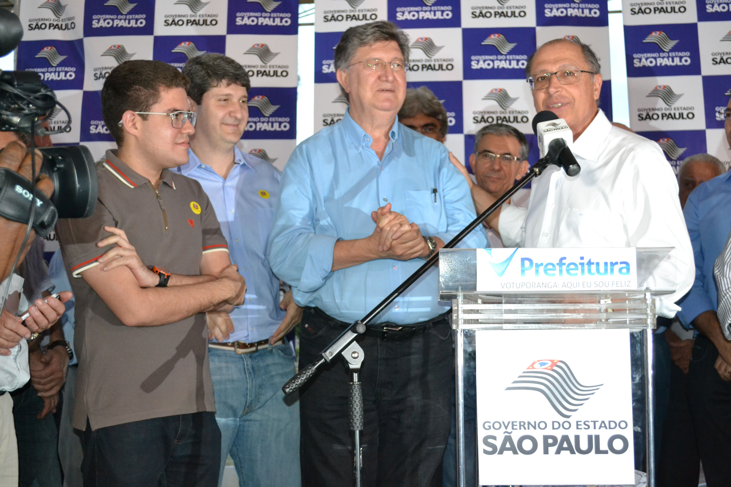 Orlando Bolone e o governador Alckmin em Votuporanga<a style='float:right;color:#ccc' href='https://www3.al.sp.gov.br/repositorio/noticia/N-10-2013/fg131253.jpg' target=_blank><i class='bi bi-zoom-in'></i> Clique para ver a imagem </a>