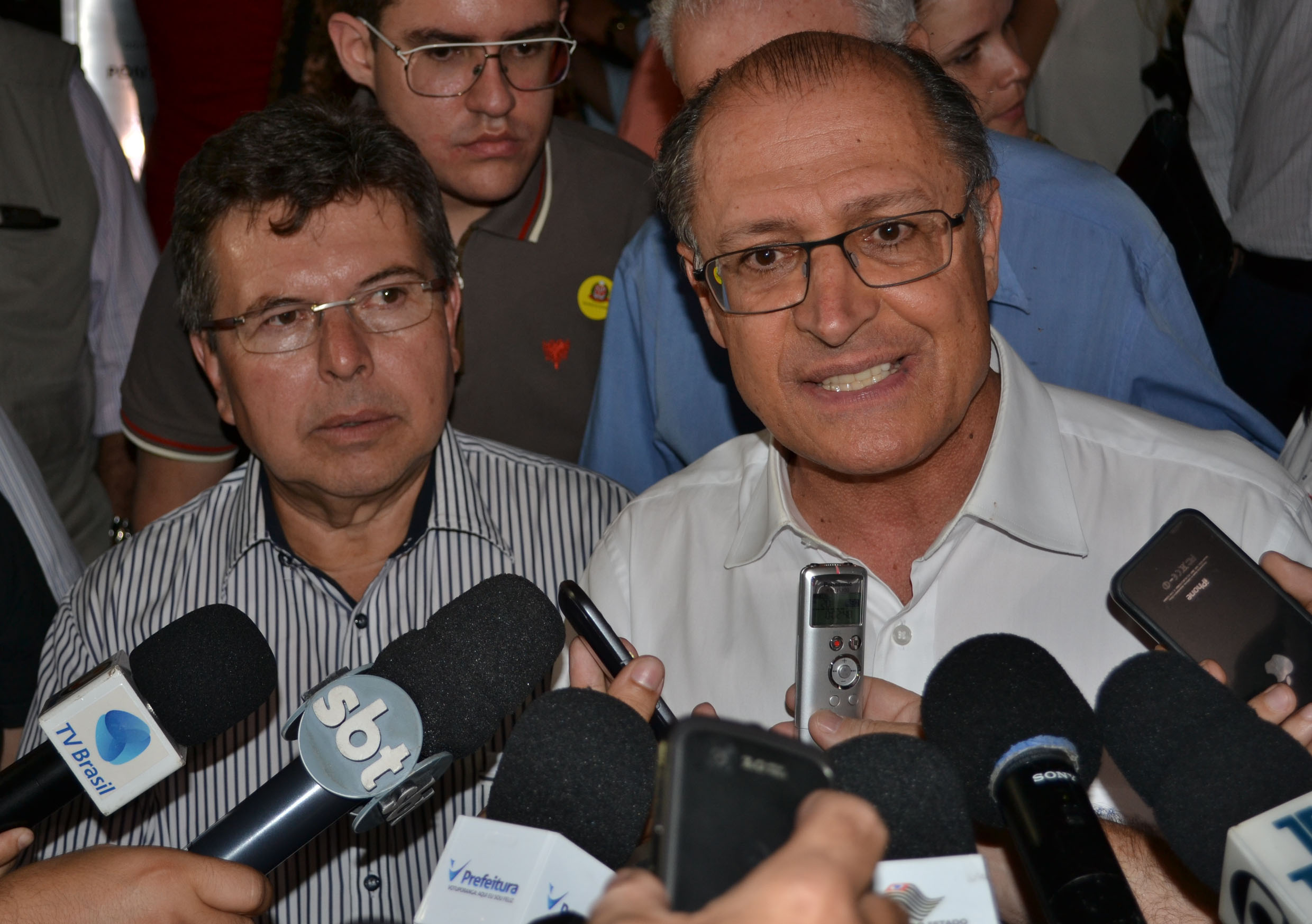 Carlo Pignatari e Geraldo Alckmin<a style='float:right;color:#ccc' href='https://www3.al.sp.gov.br/repositorio/noticia/N-10-2013/fg131387.jpg' target=_blank><i class='bi bi-zoom-in'></i> Clique para ver a imagem </a>