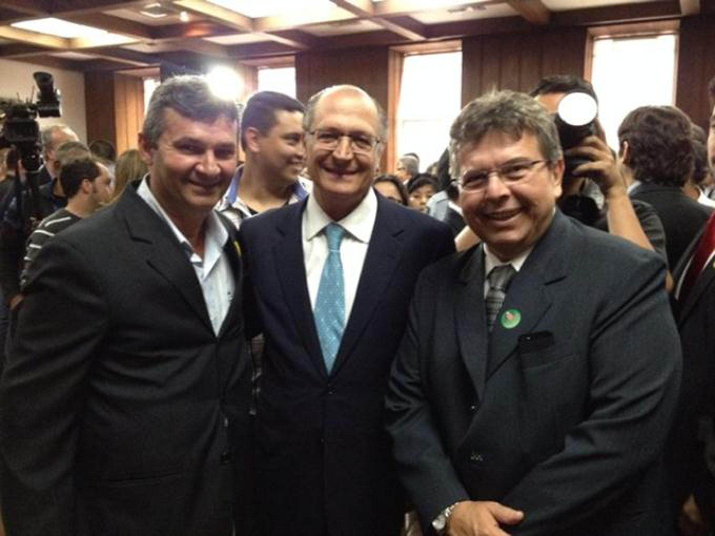 Alckmin e Pignatari no Palcio dos Bandeirantes<a style='float:right;color:#ccc' href='https://www3.al.sp.gov.br/repositorio/noticia/N-10-2013/fg131456.jpg' target=_blank><i class='bi bi-zoom-in'></i> Clique para ver a imagem </a>
